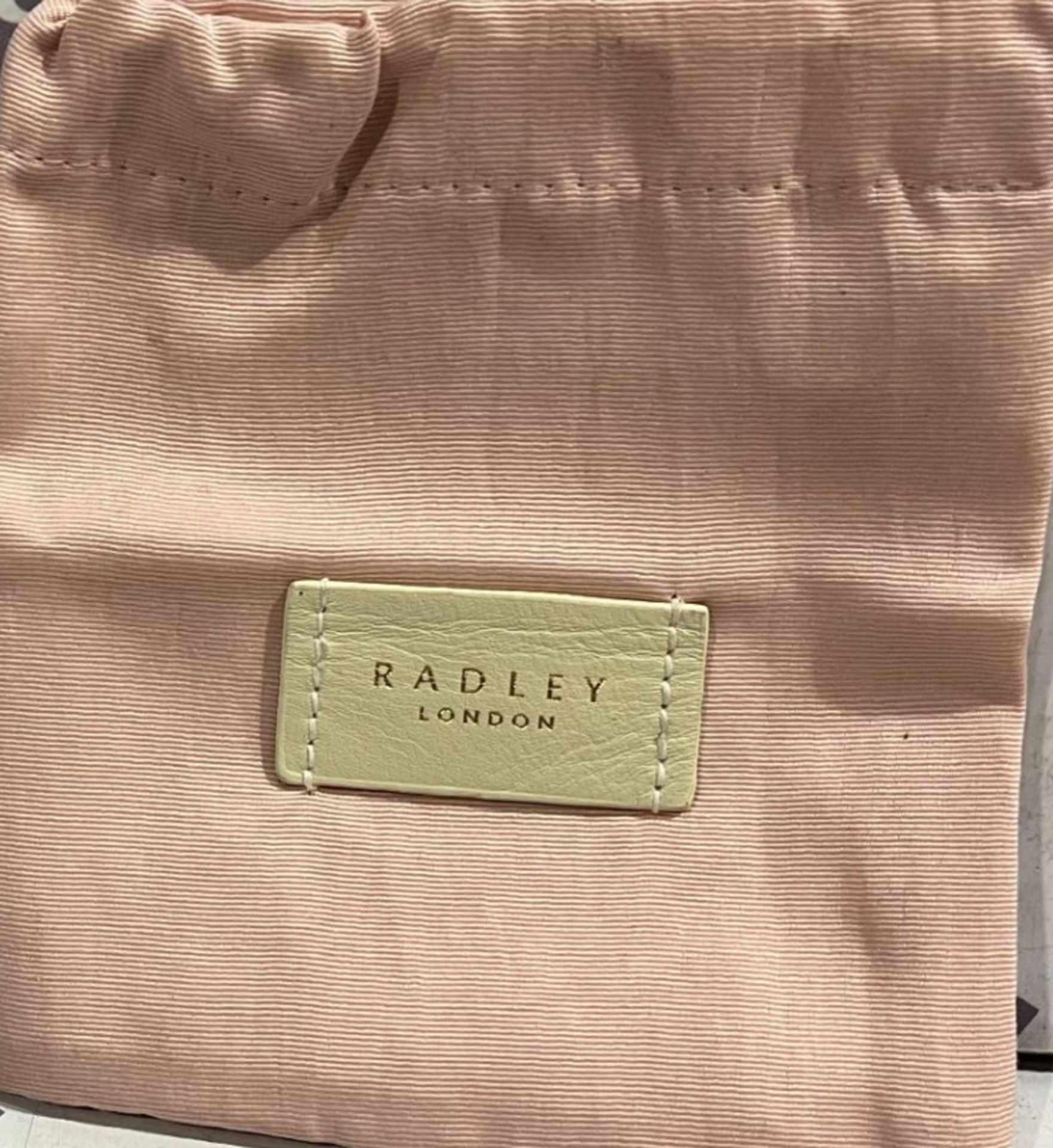 Radley London Book Street Small Travel Cardholder RRP £65 - Image 2 of 4