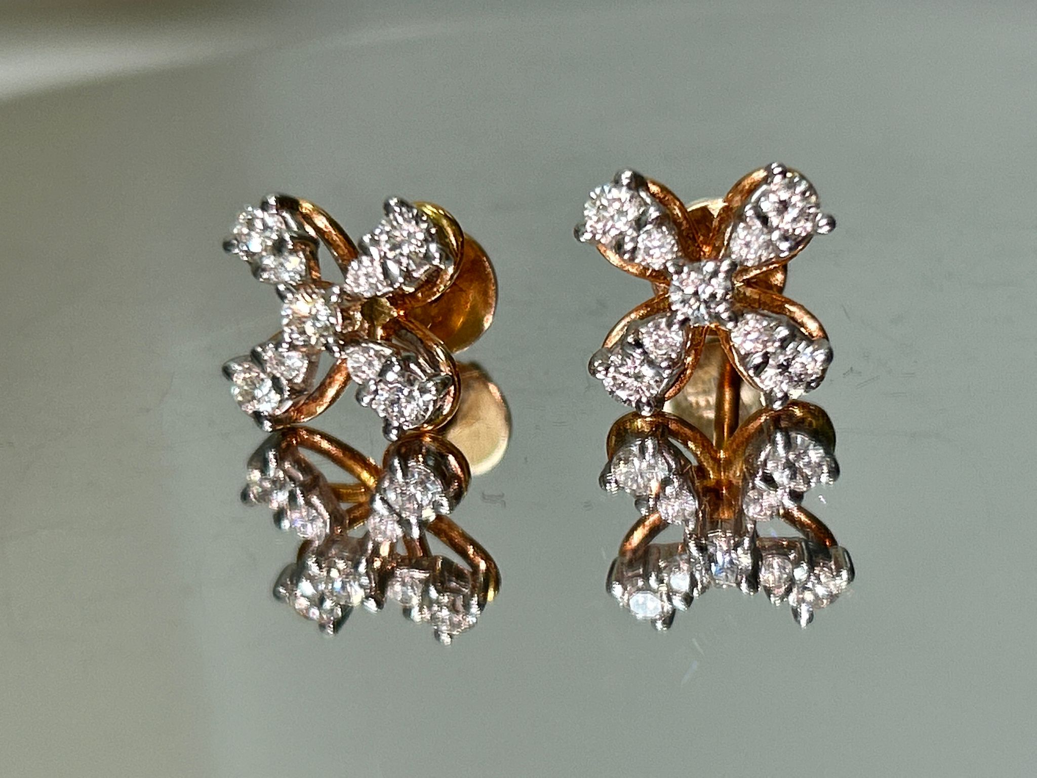 Beautiful 0.80 CT Round VVS Natural Diamond Stud Earrings 18k White Gold - Image 4 of 8