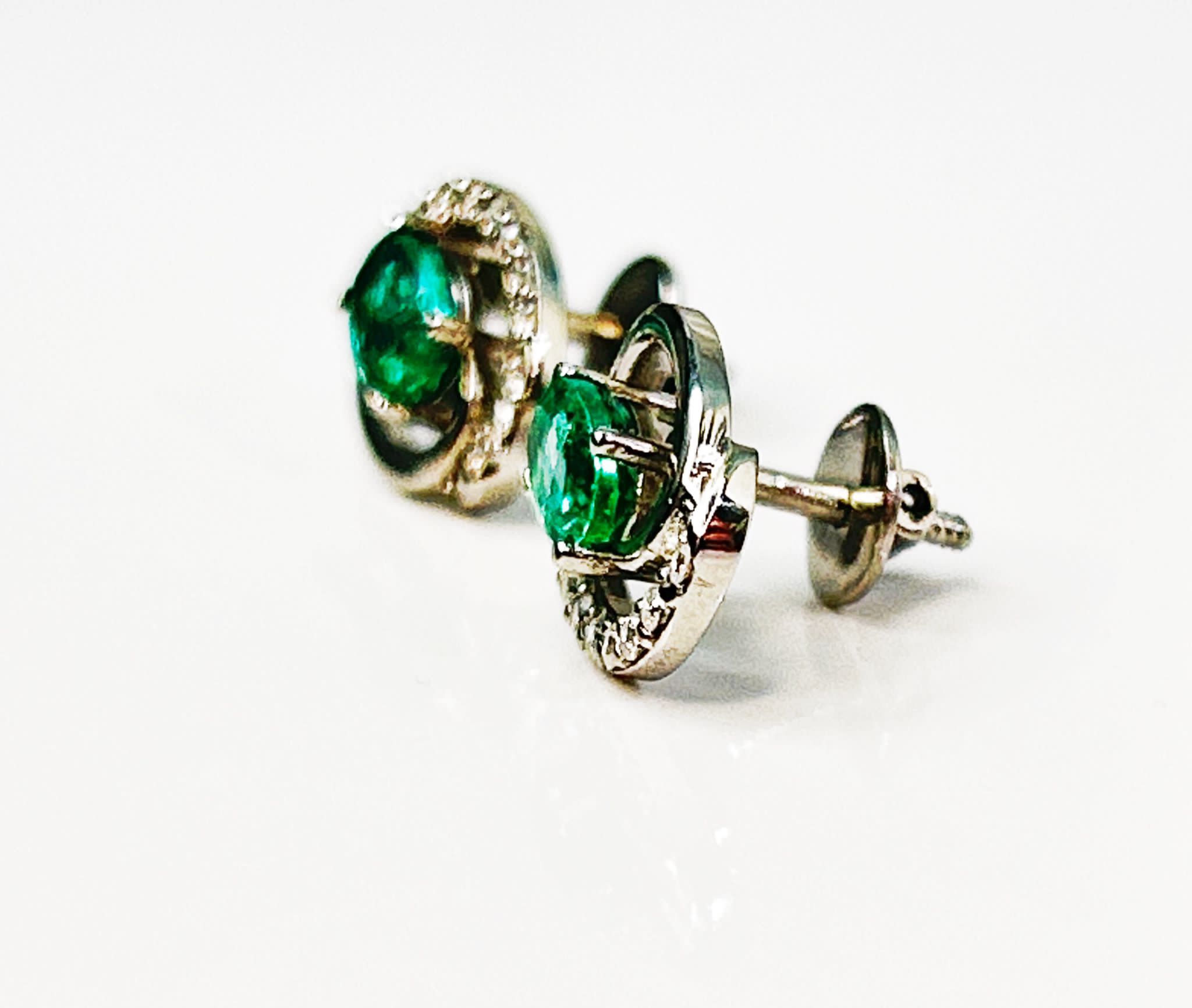 Beautiful Natural Emerald ,Diamond Halo Set Stud Earrings in Platinum 950 - Image 3 of 5