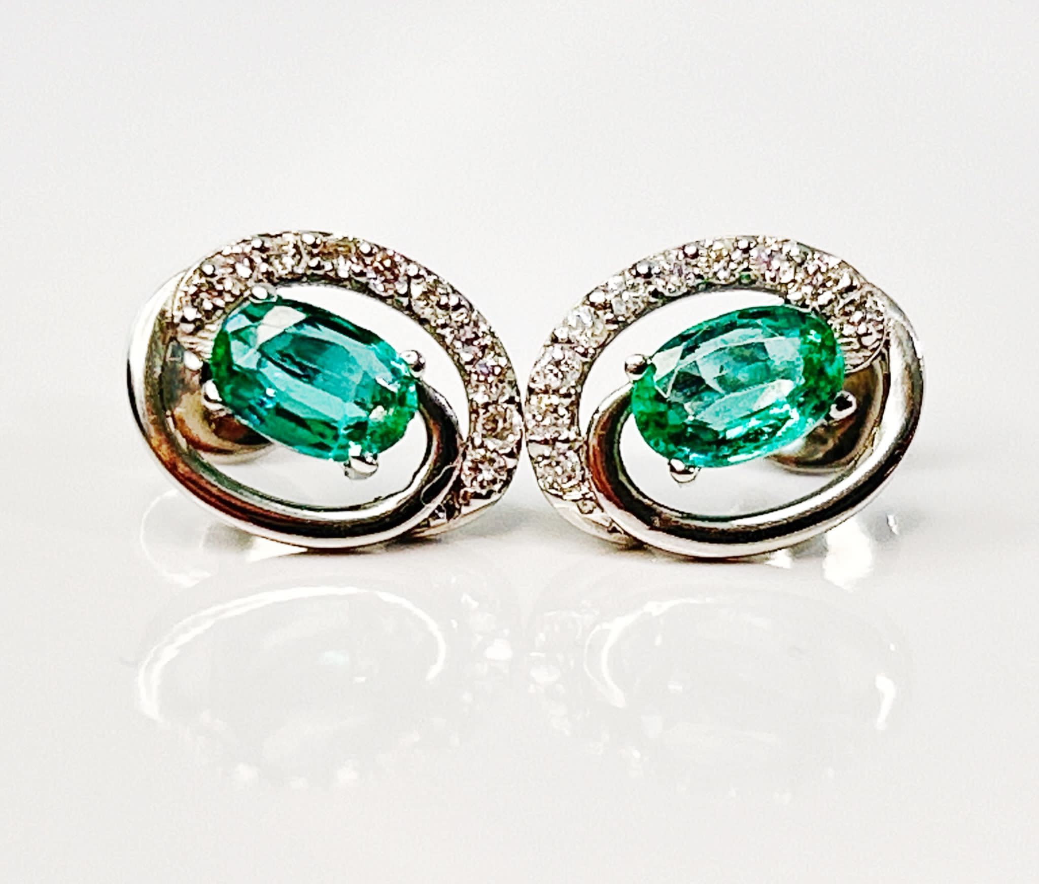 Beautiful Natural Emerald ,Diamond Halo Set Stud Earrings in Platinum 950 - Image 2 of 5