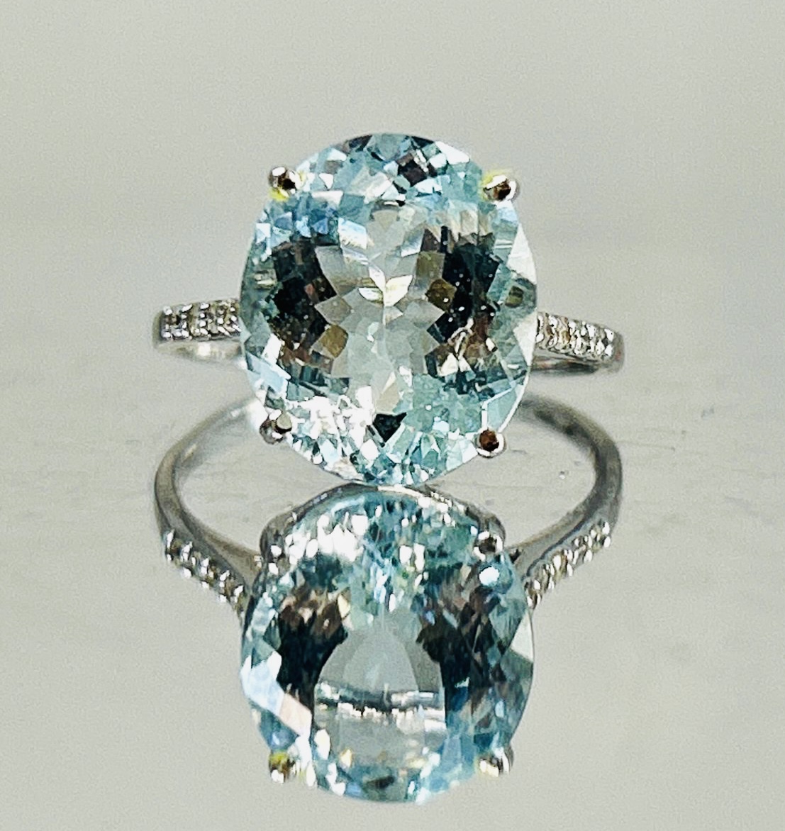 Beautiful Natural Flawless 5.81CT Aquamarine Ring With Diamonds And 18k Gold - Image 6 of 6