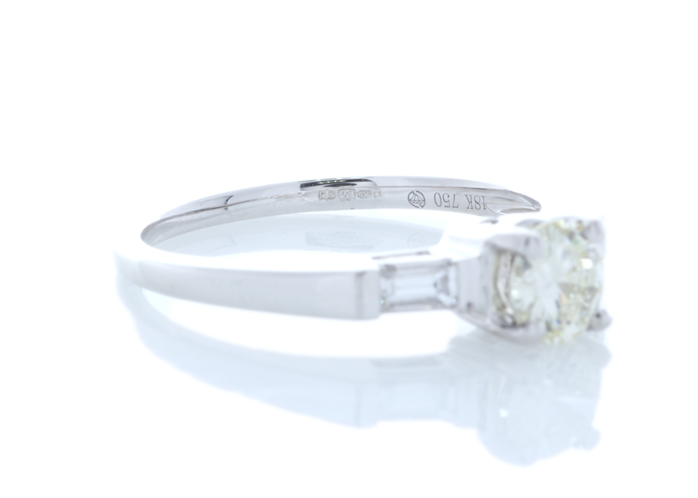 18ct White Gold Baguette Shoulder Set Diamond Ring 0.67 Carats - Image 4 of 5