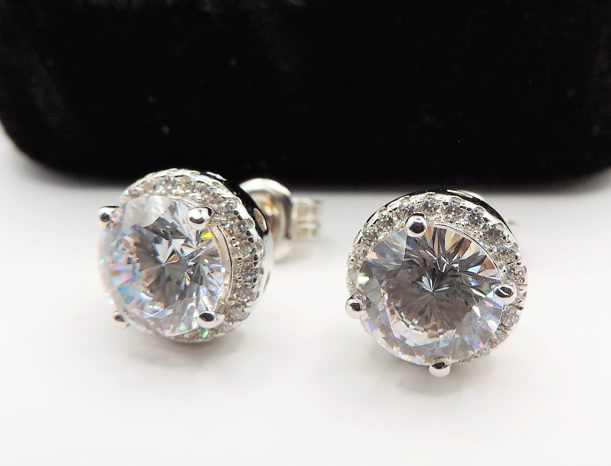 Tresor Paris Sterling Silver 7CT Cubic Zirconia Earrings New with Gift Pouch. - Image 3 of 3