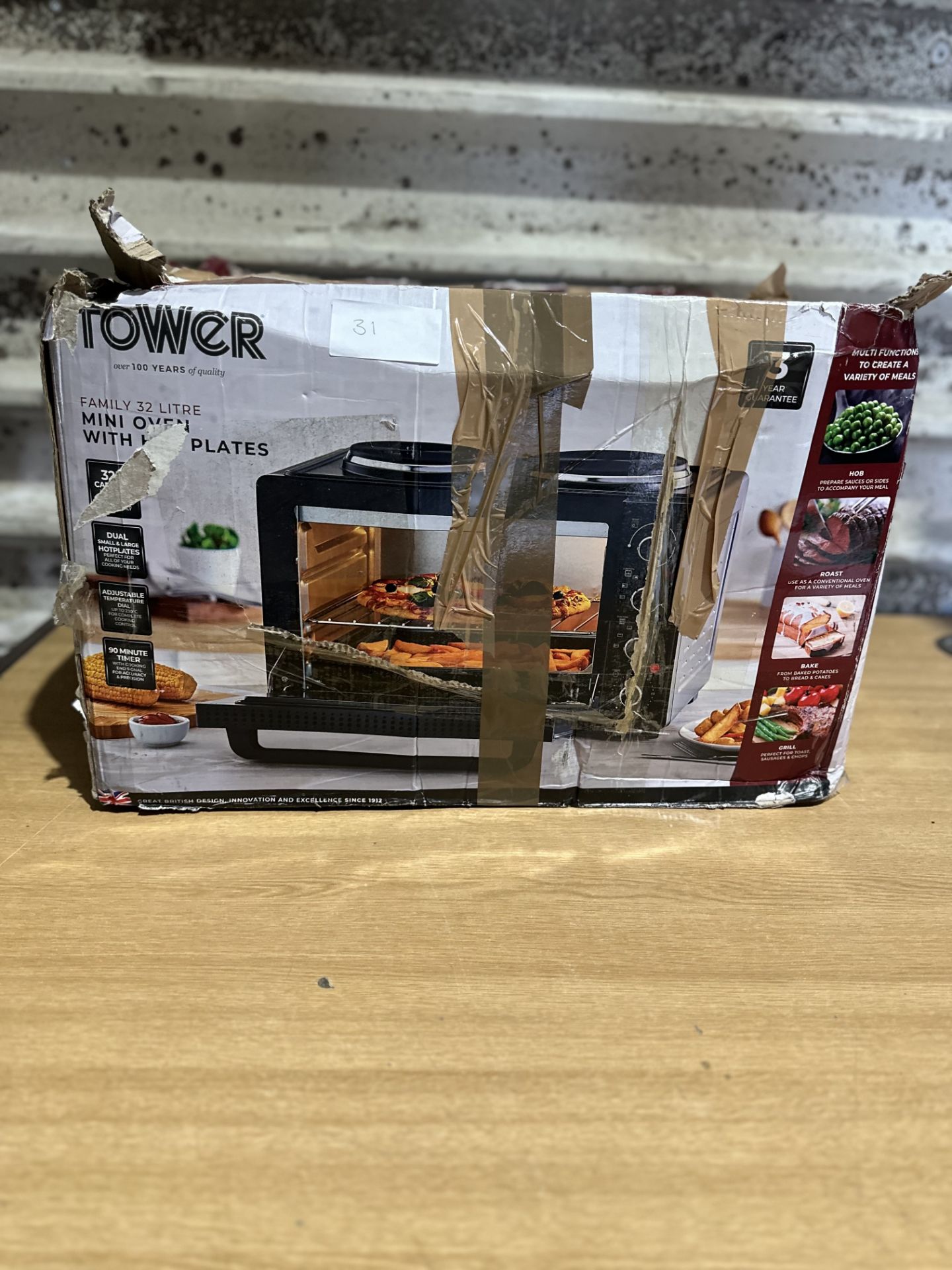 Tower Family 32L Mini Oven With Hot Plates. RRP £100. Grade U