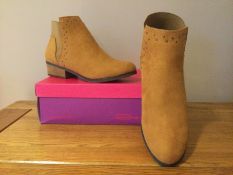 Dolcis “Wendy” Ankle Boots, Size 4, Tan - New RRP £45.00