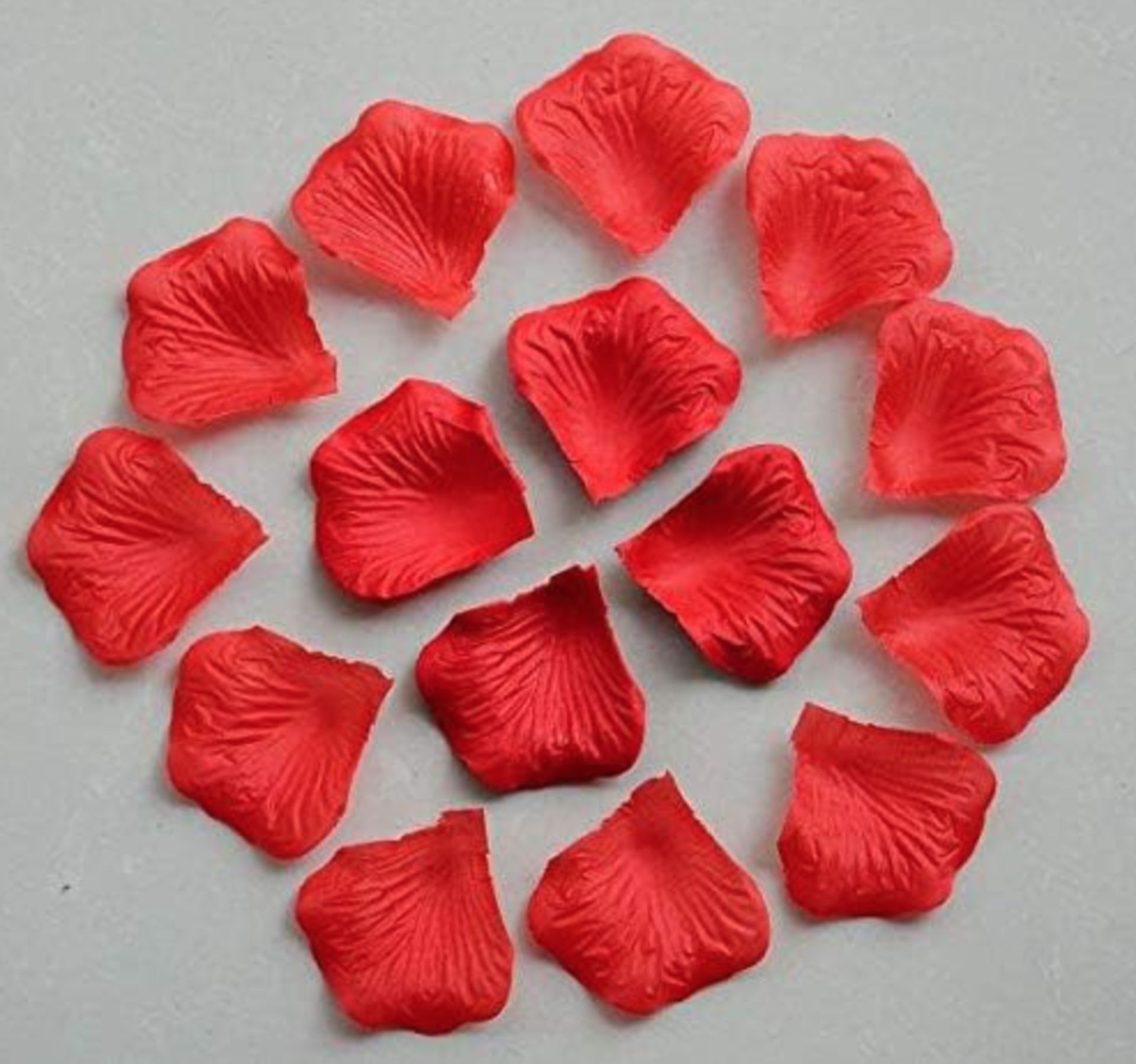 1,000Pcs Deep Red Silk Rose Petals Valentines Day Wedding Confetti RRP £30 (10 x 100 Pcs) - Bild 3 aus 3