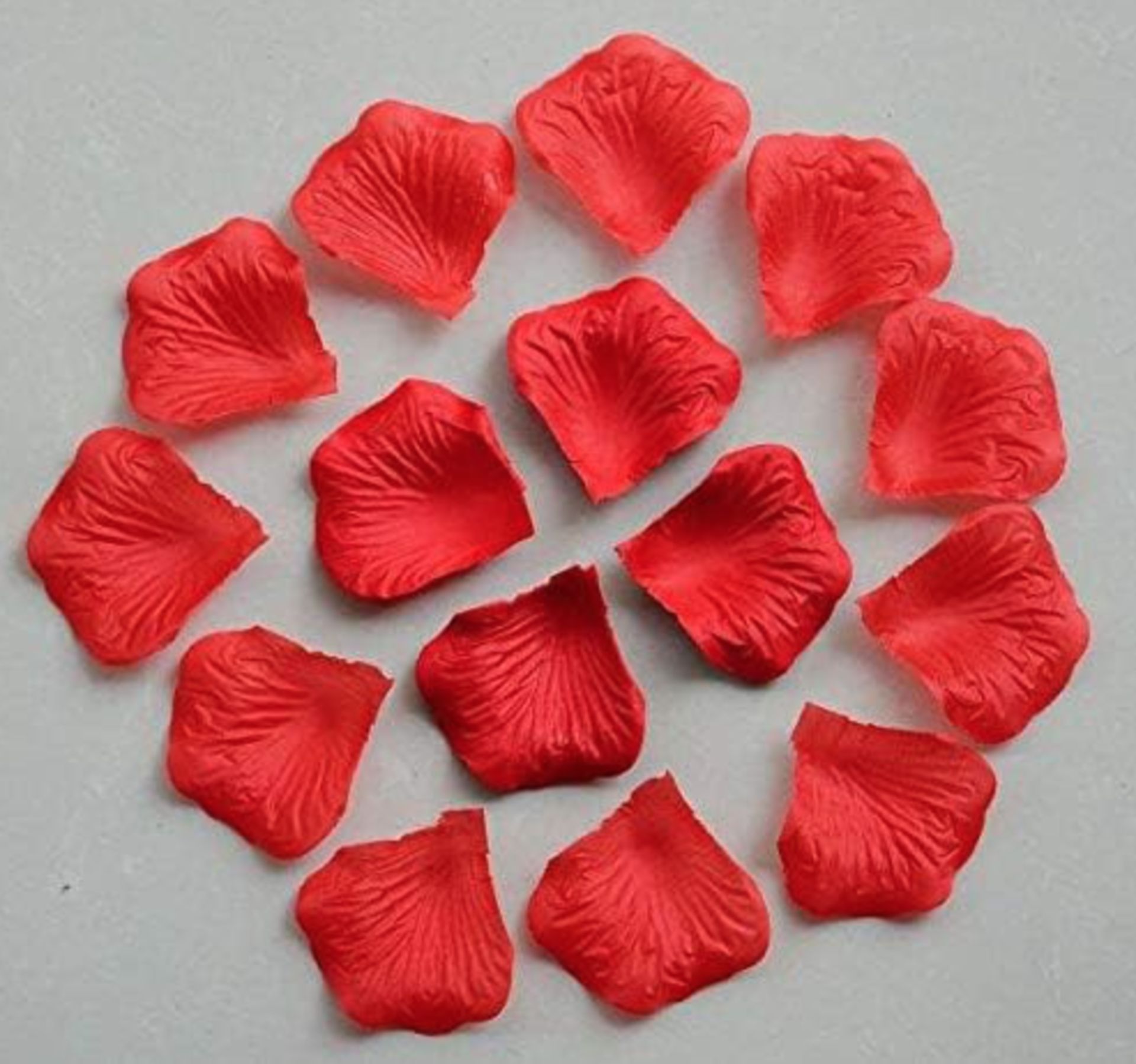 1,000Pcs Deep Red Silk Rose Petals Valentines Day Wedding Confetti RRP £30 (10 x 100Pcs) - Bild 3 aus 3