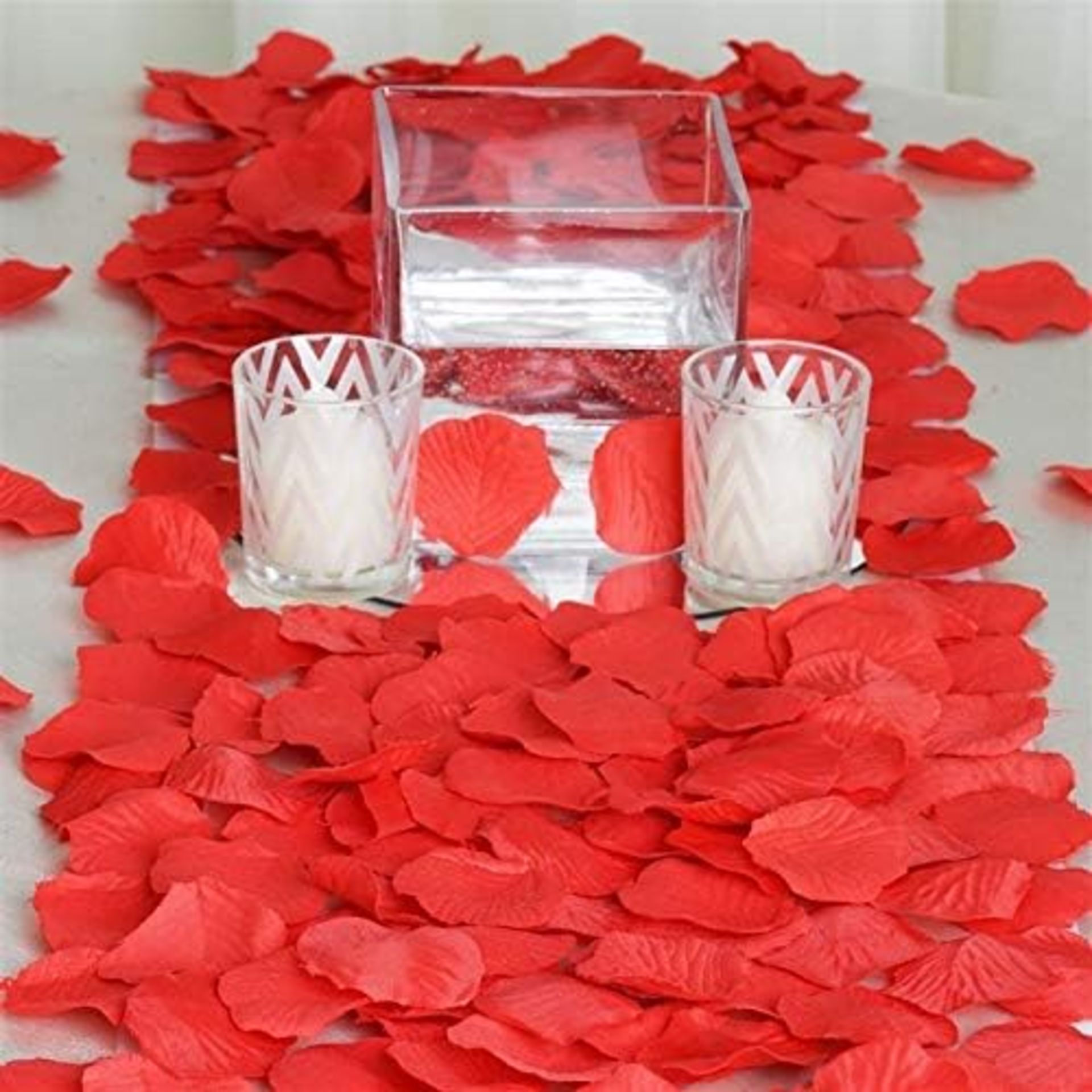 Shatchi 100Pcs Deep Red Silk Rose Petals Valentines Day Wedding Confetti Table Decorations RRP £3 - Bild 6 aus 9