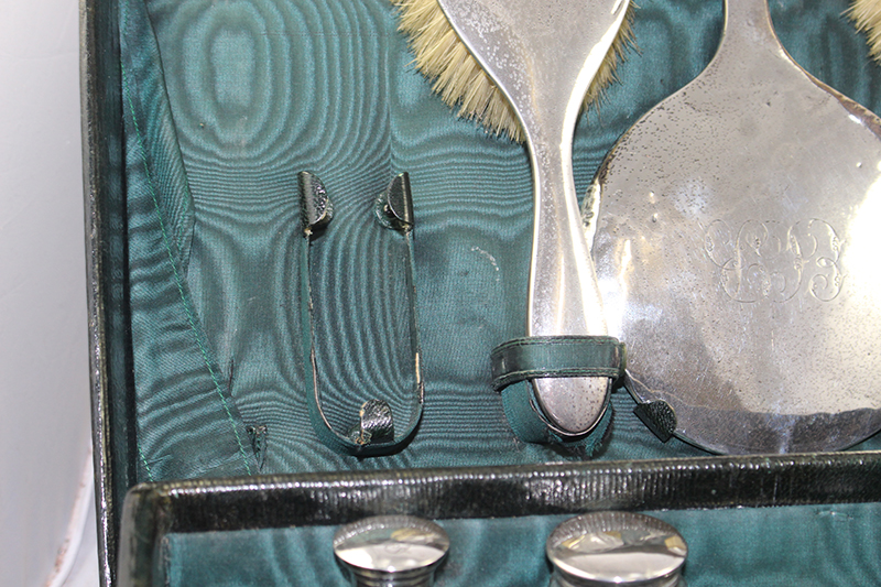 Early 20th c. Cased Silver Travelling Vanity Case by Walker & Hall - Image 4 of 16