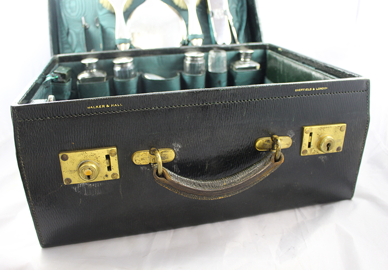 Early 20th c. Cased Silver Travelling Vanity Case by Walker & Hall - Image 10 of 16