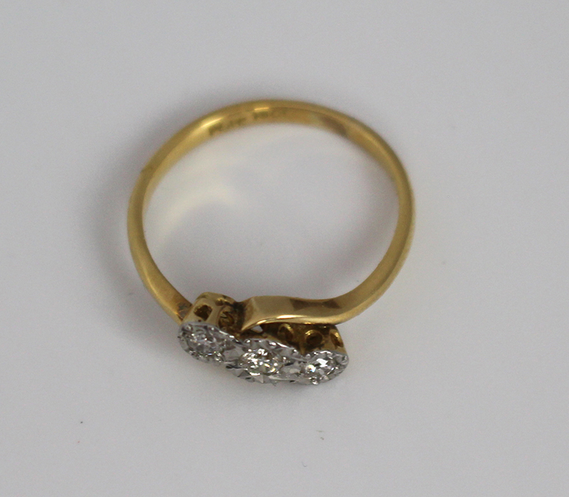 Mid 20th c. Diamond Three Stone 18ct Gold Ring - Image 3 of 5