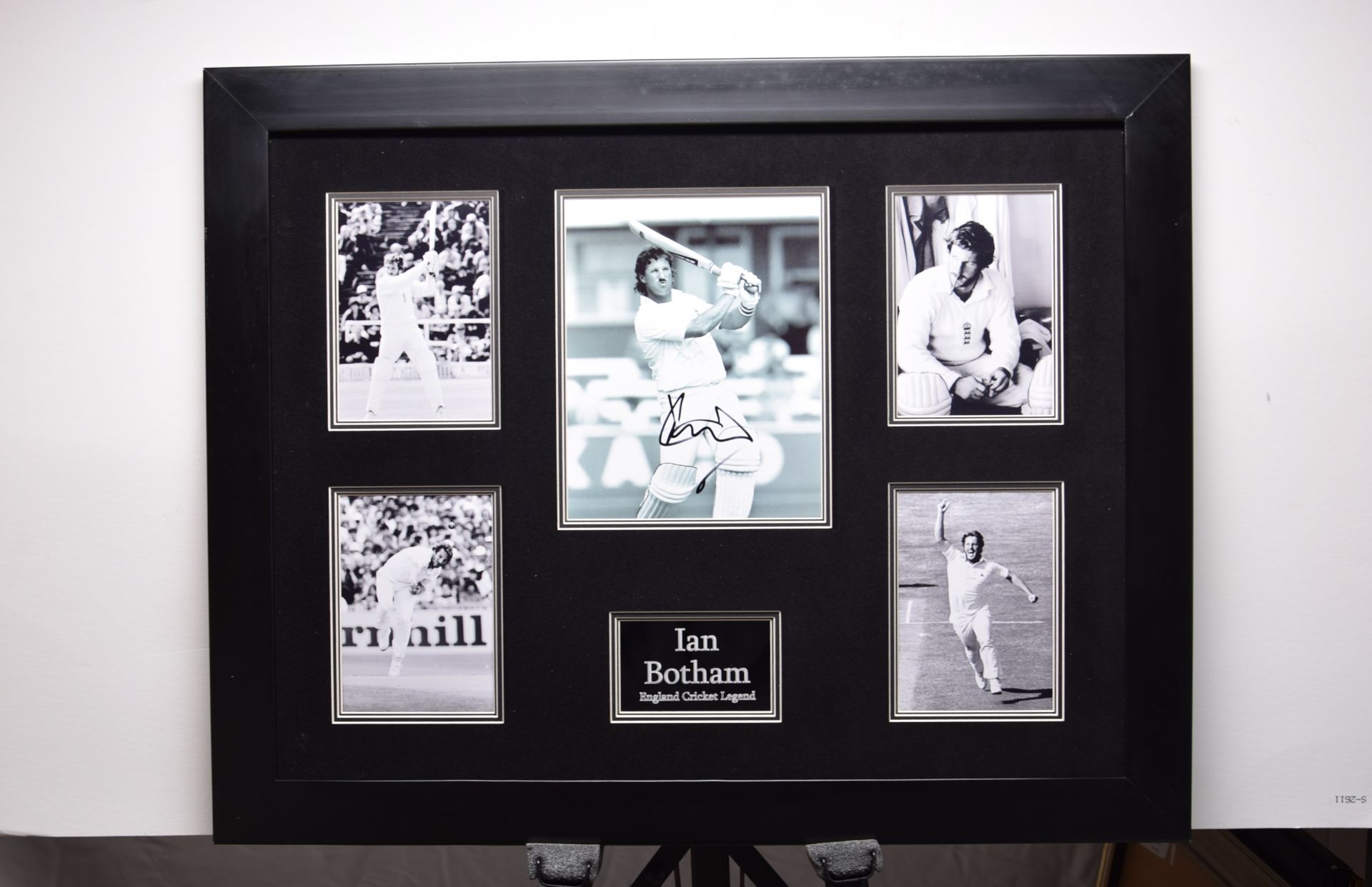 Ian Botham Framed Original Signature Presentation