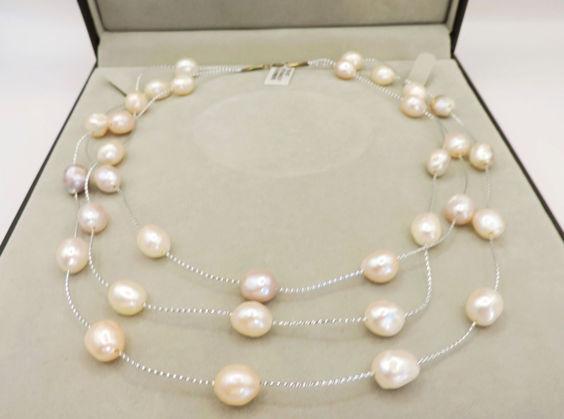 17 inch Cultured Pearl Necklace New with Gift Box - Image 3 of 3
