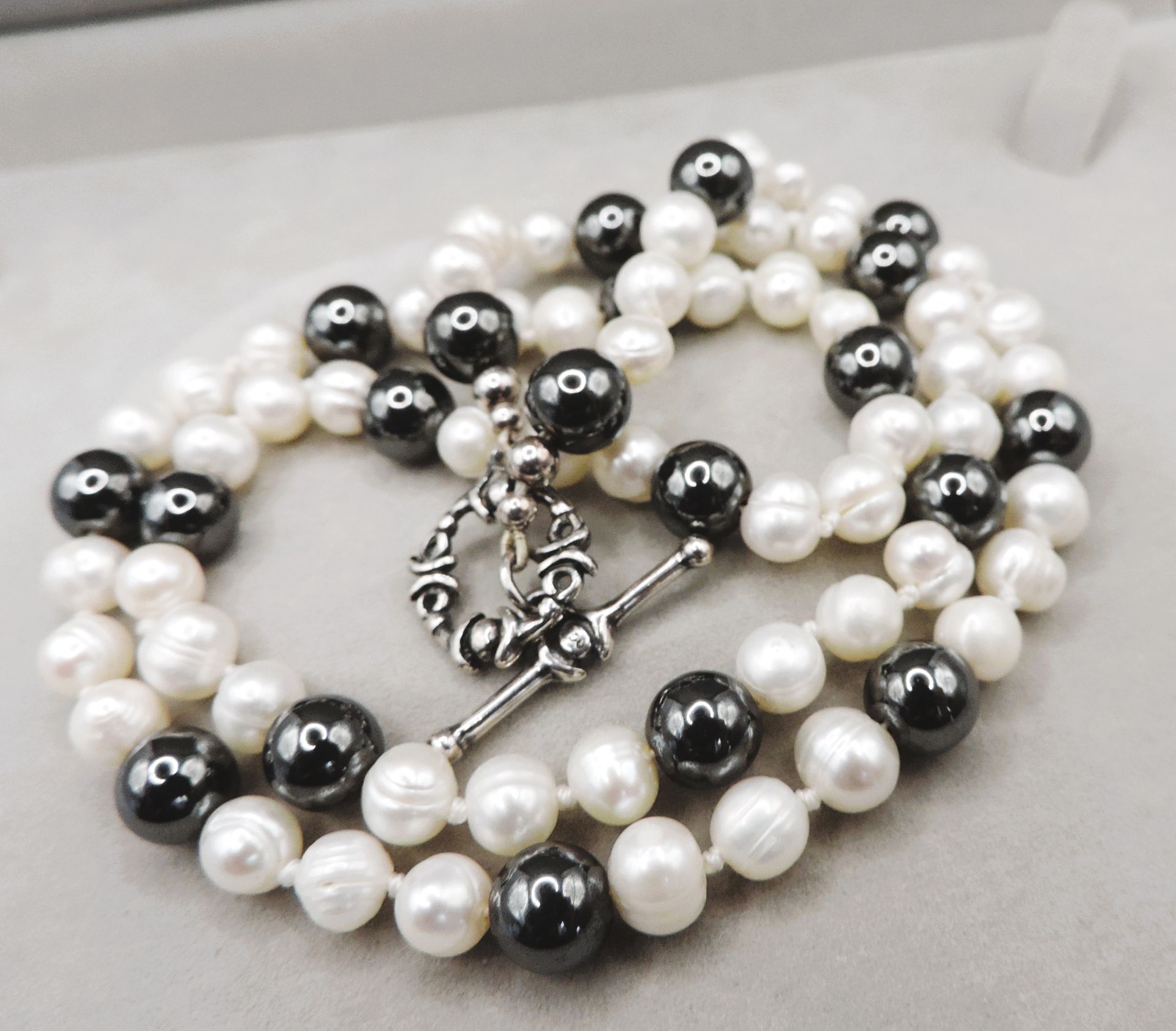 22 Inch Cultured Pearl & Hematite Bead Necklace Silver Clasp New with Gift Box - Image 4 of 5