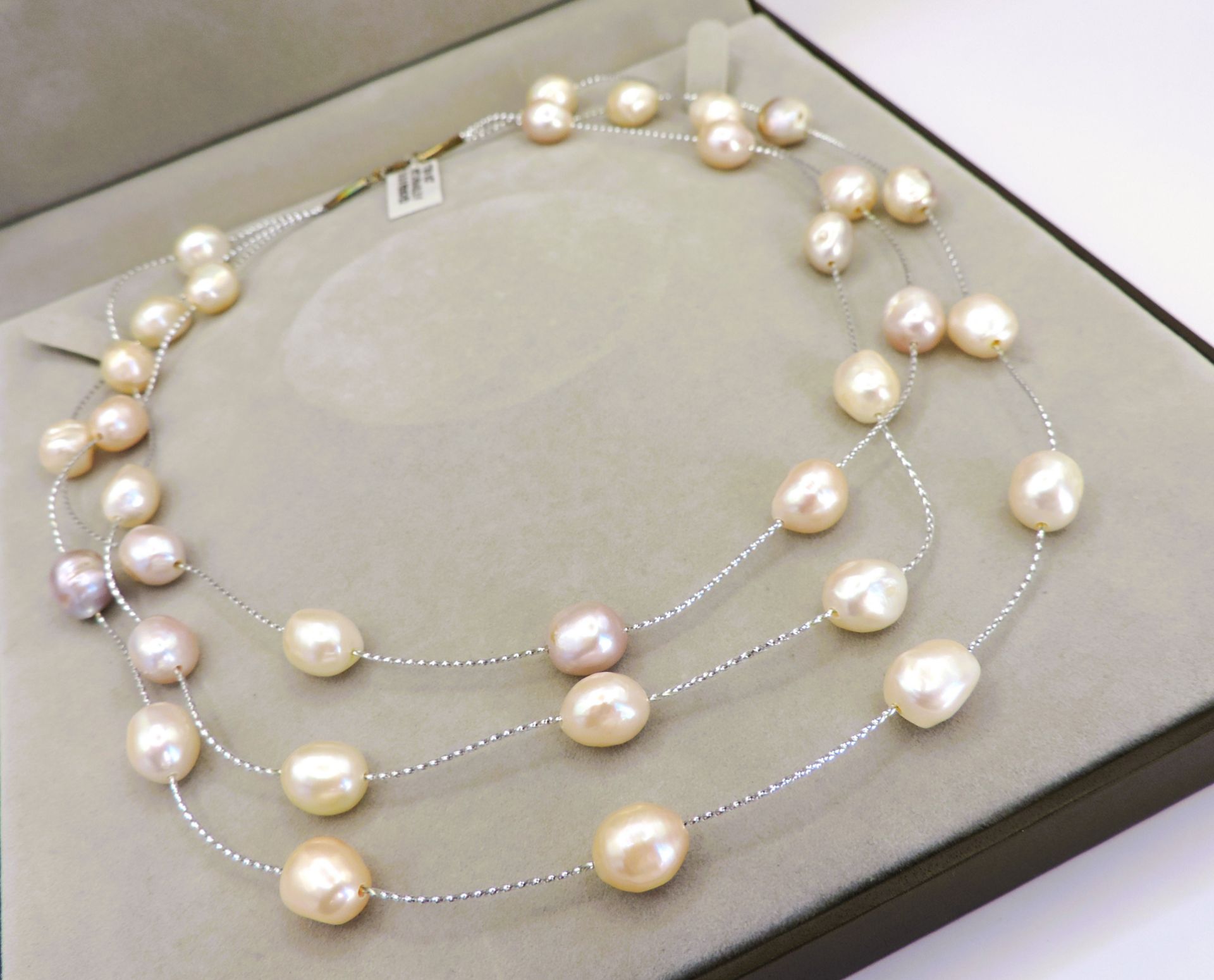 17 inch Cultured Pearl Necklace New with Gift Box - Image 2 of 3