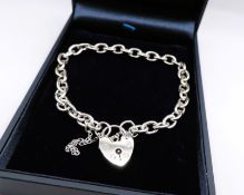 Vintage Sterling Silver Chain Heart Padlock Bracelet 12 grams