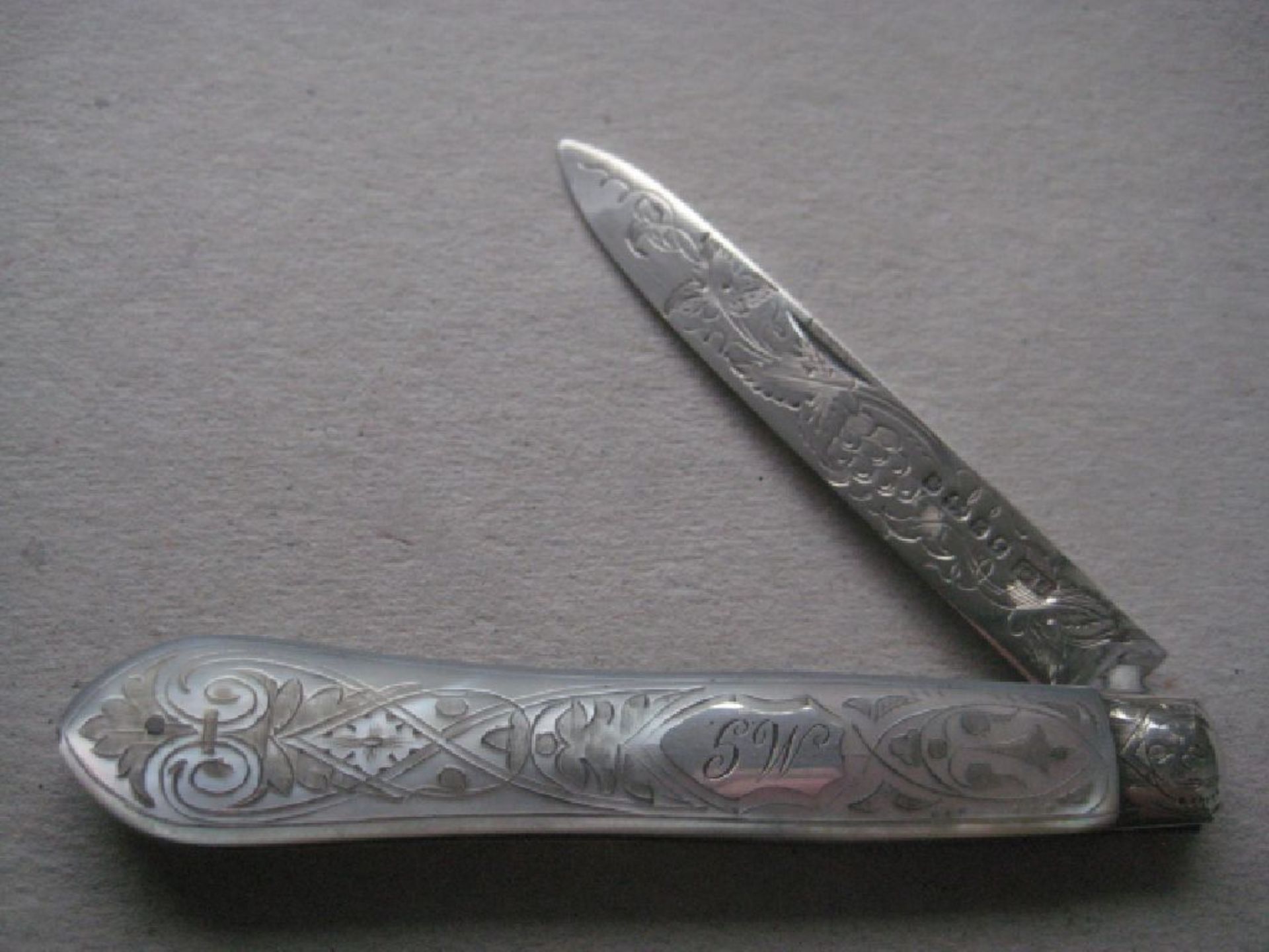 Victorian Mother of Pearl Hafted Silver Bladed Folding Fruit Knife and Fork, Cased - Image 6 of 23