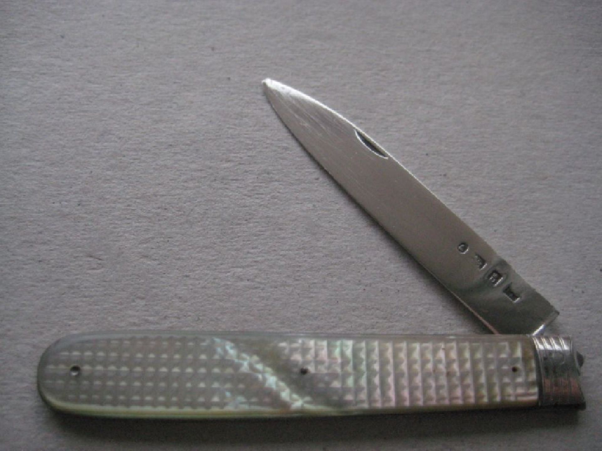 George IV Mother of Pearl Hafted Slotting Silver Bladed Folding Fruit Knife and Fork - Image 11 of 17