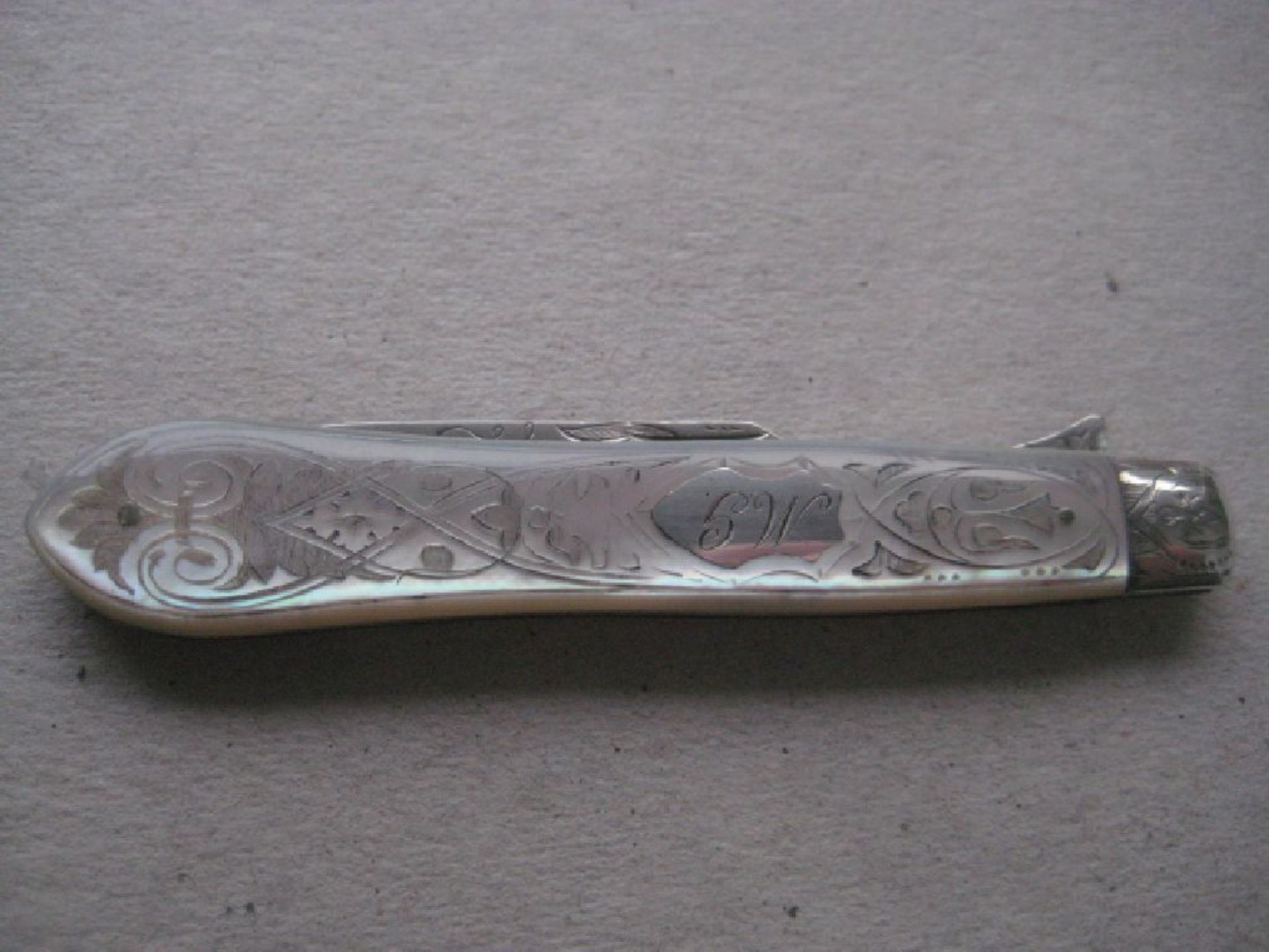 Victorian Mother of Pearl Hafted Silver Bladed Folding Fruit Knife and Fork, Cased - Image 22 of 23