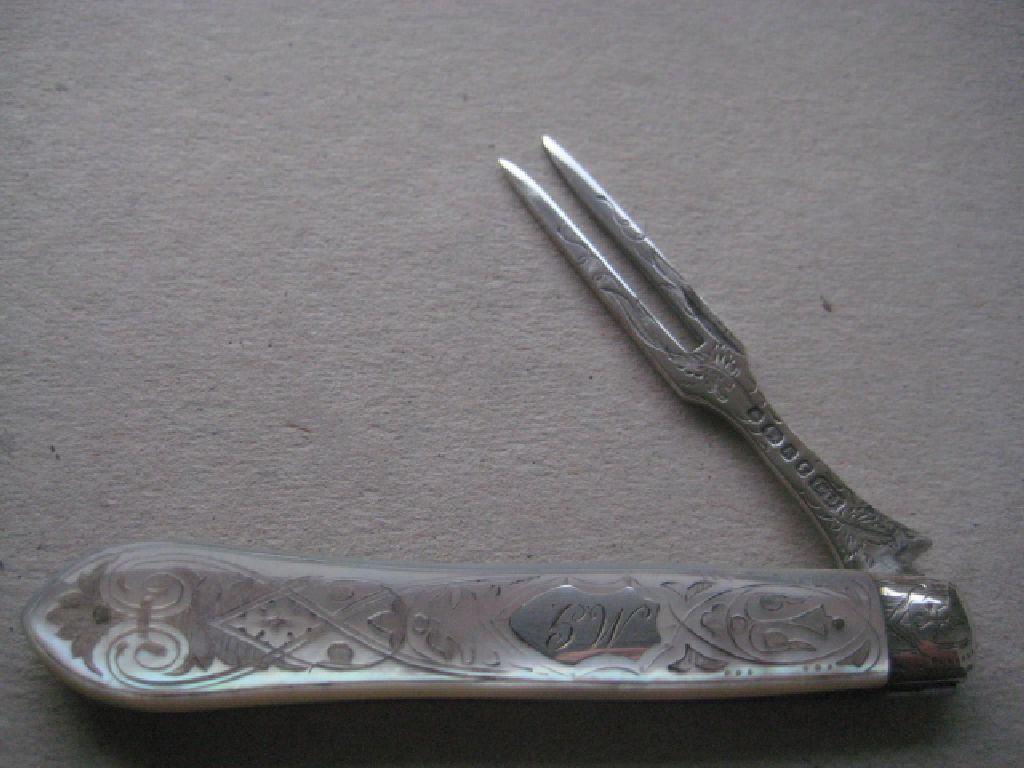 Victorian Mother of Pearl Hafted Silver Bladed Folding Fruit Knife and Fork, Cased - Image 15 of 23