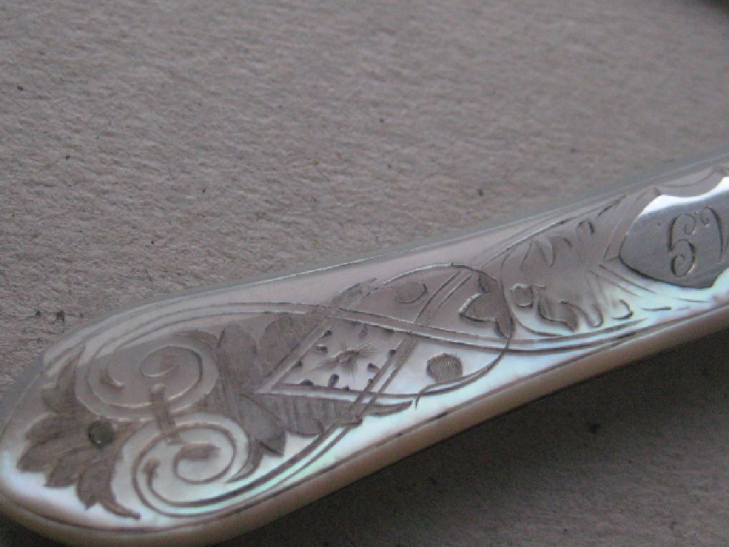 Victorian Mother of Pearl Hafted Silver Bladed Folding Fruit Knife and Fork, Cased - Image 16 of 23