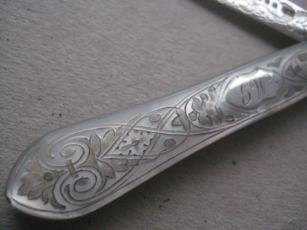 Victorian Mother of Pearl Hafted Silver Bladed Folding Fruit Knife and Fork, Cased - Image 8 of 23
