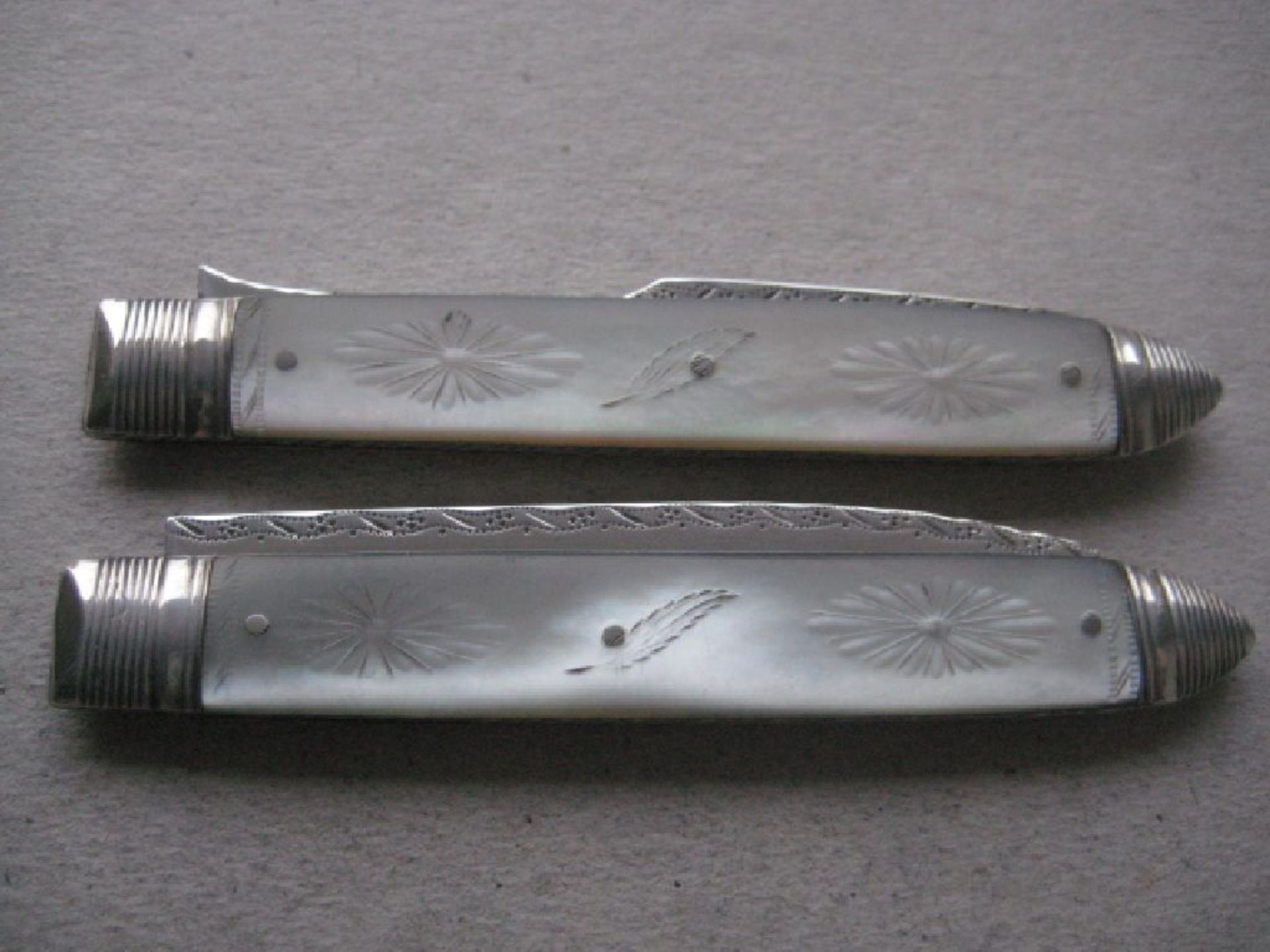 Rare George III Mother of Pearl Hafted Silver Bladed Folding Fruit Knife and Folding Fork, Cased - Image 10 of 10