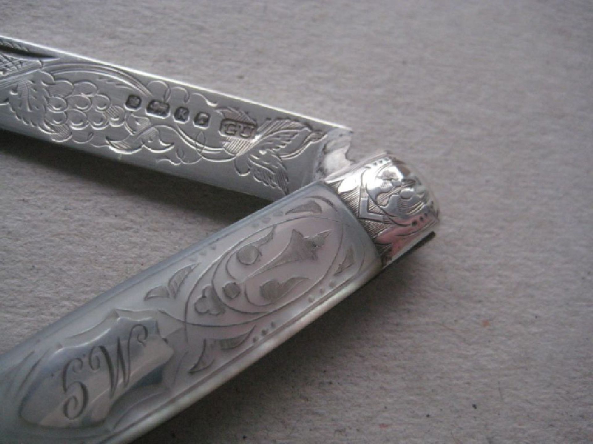 Victorian Mother of Pearl Hafted Silver Bladed Folding Fruit Knife and Fork, Cased - Image 9 of 23