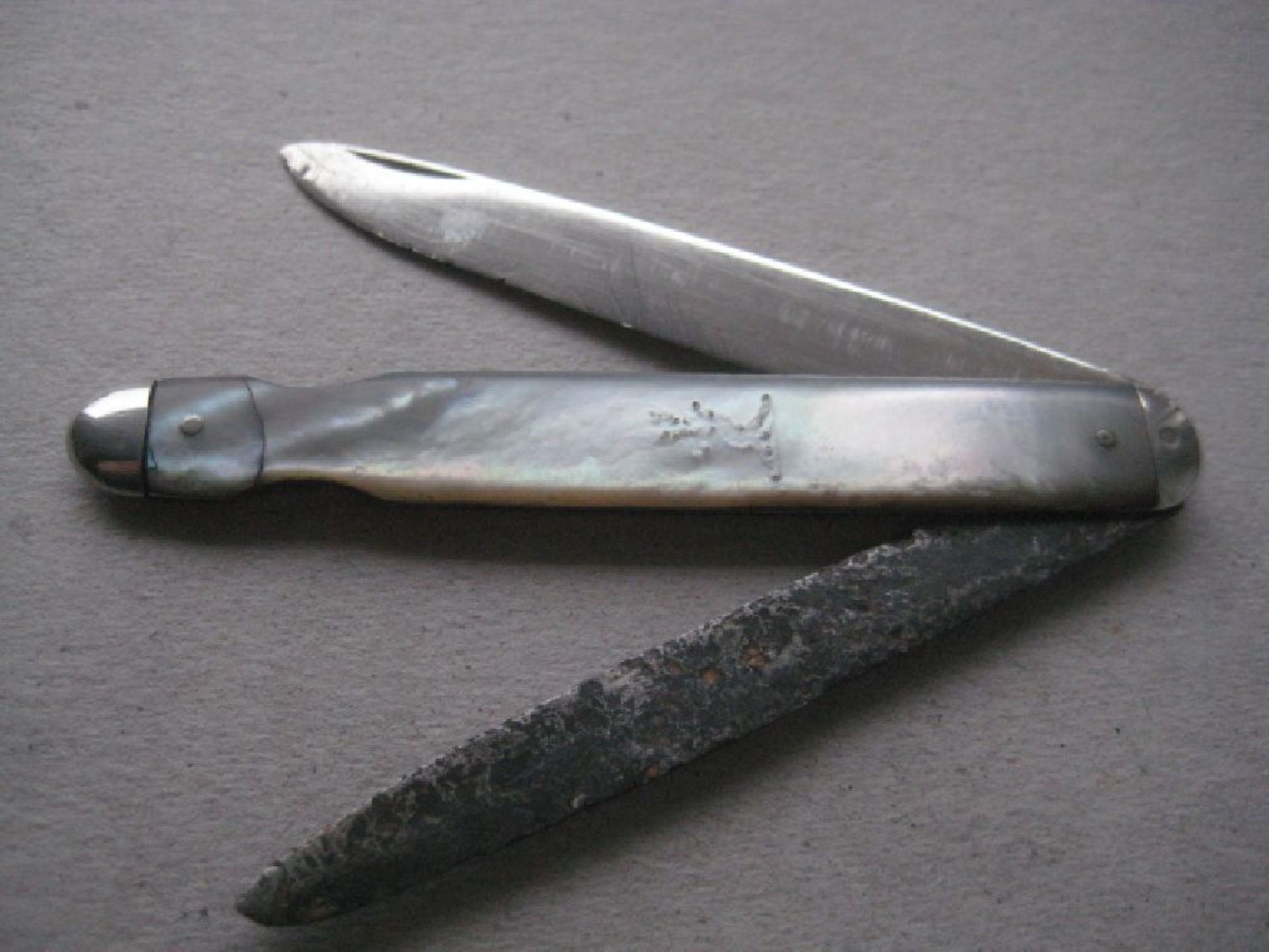 Rare Victorian London Hallmarked "Berge" Mother of Pearl Hafted Silver Bladed Folding Fruit Knife