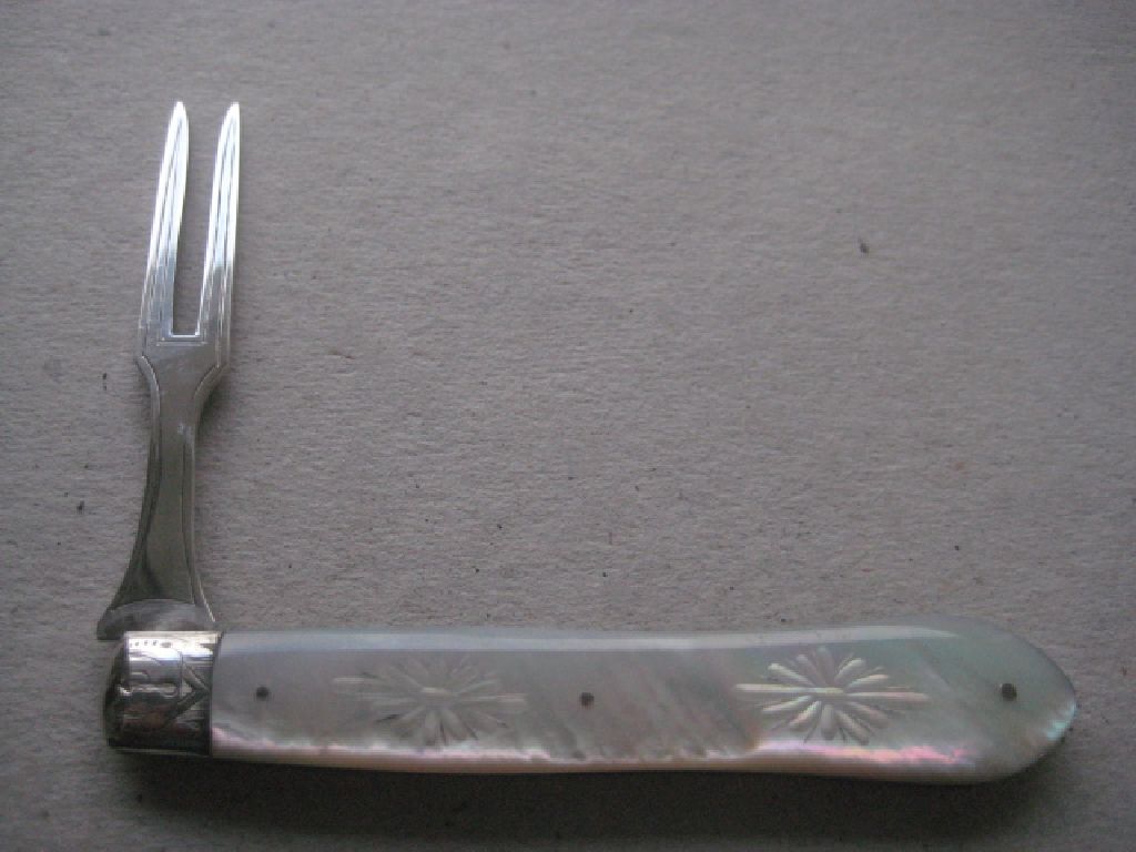 Victorian Mother of Pearl Hafted Silver Bladed Folding Fruit Knife and Fork, Cased - Image 19 of 23