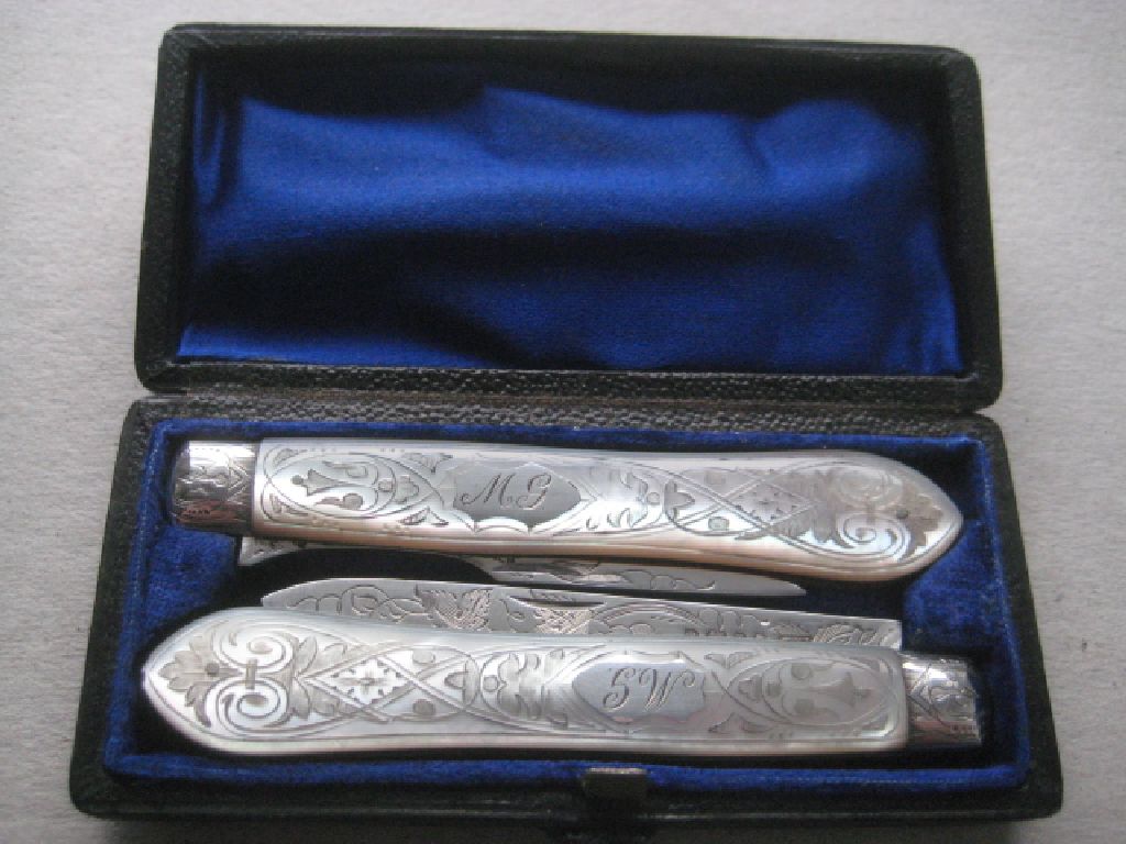 Victorian Mother of Pearl Hafted Silver Bladed Folding Fruit Knife and Fork, Cased