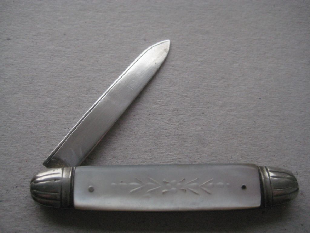 George V Mother of Pearl Hafted Silver Bladed Folding Fruit Knife - Image 2 of 10