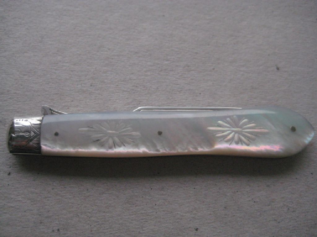 Victorian Mother of Pearl Hafted Silver Bladed Folding Fruit Knife and Fork, Cased - Image 23 of 23