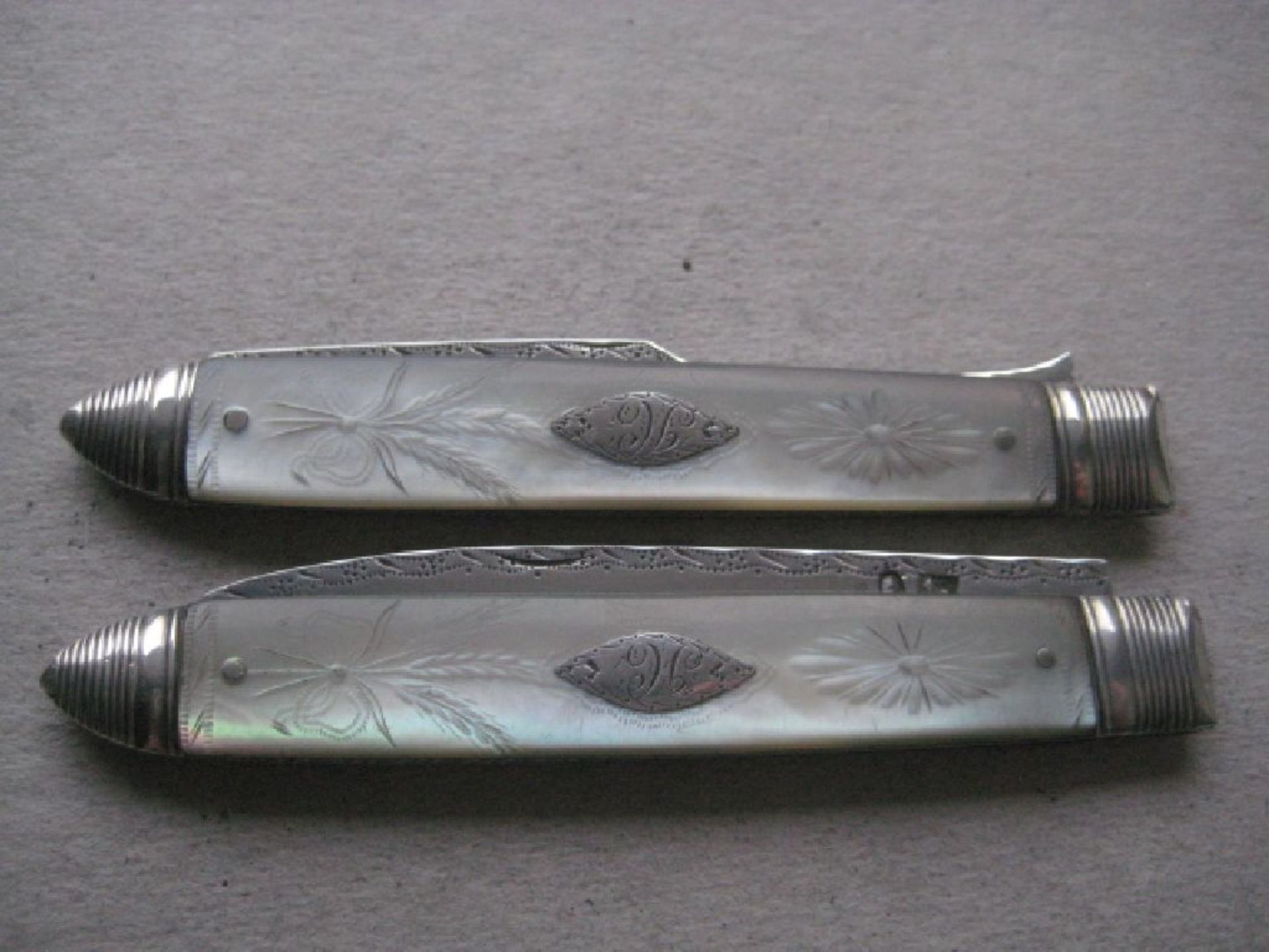 Rare George III Mother of Pearl Hafted Silver Bladed Folding Fruit Knife and Folding Fork, Cased - Image 9 of 10