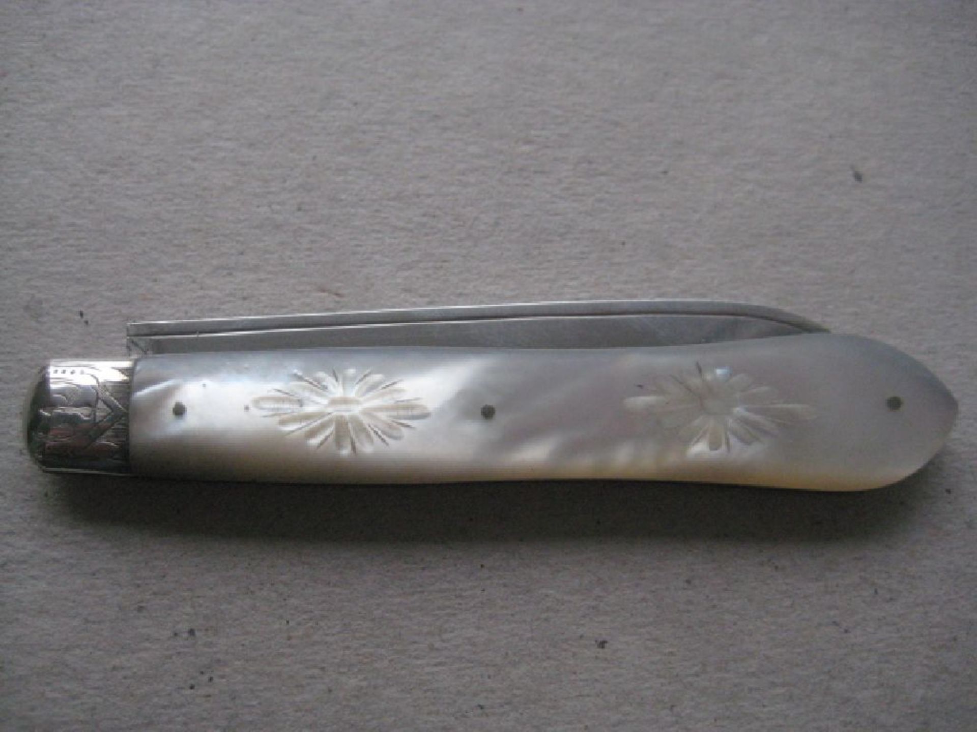 Victorian Mother of Pearl Hafted Silver Bladed Folding Fruit Knife and Fork, Cased - Image 14 of 23