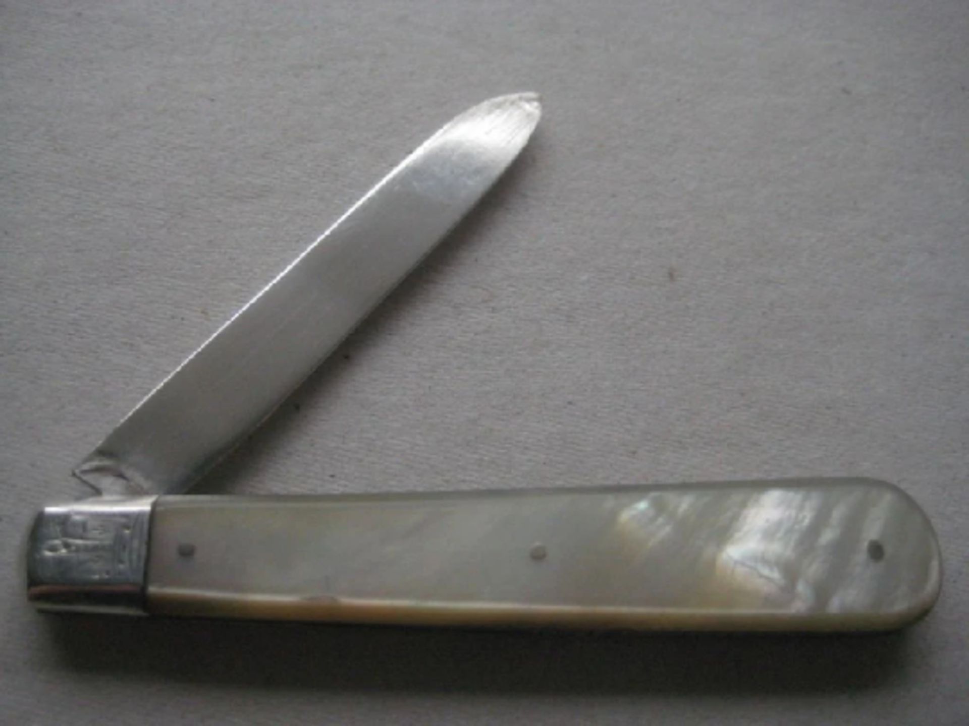 Rare London Hallmarked Edwardian Mother of Pearl Hafted Silver Bladed Folding Fruit Knife - Image 2 of 8
