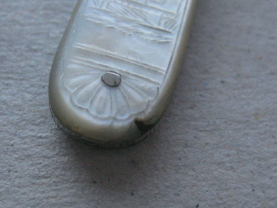 William IV Beehive Decorated Mother of Pearl Hafted Silver Bladed Folding Fruit Knife - Image 8 of 10