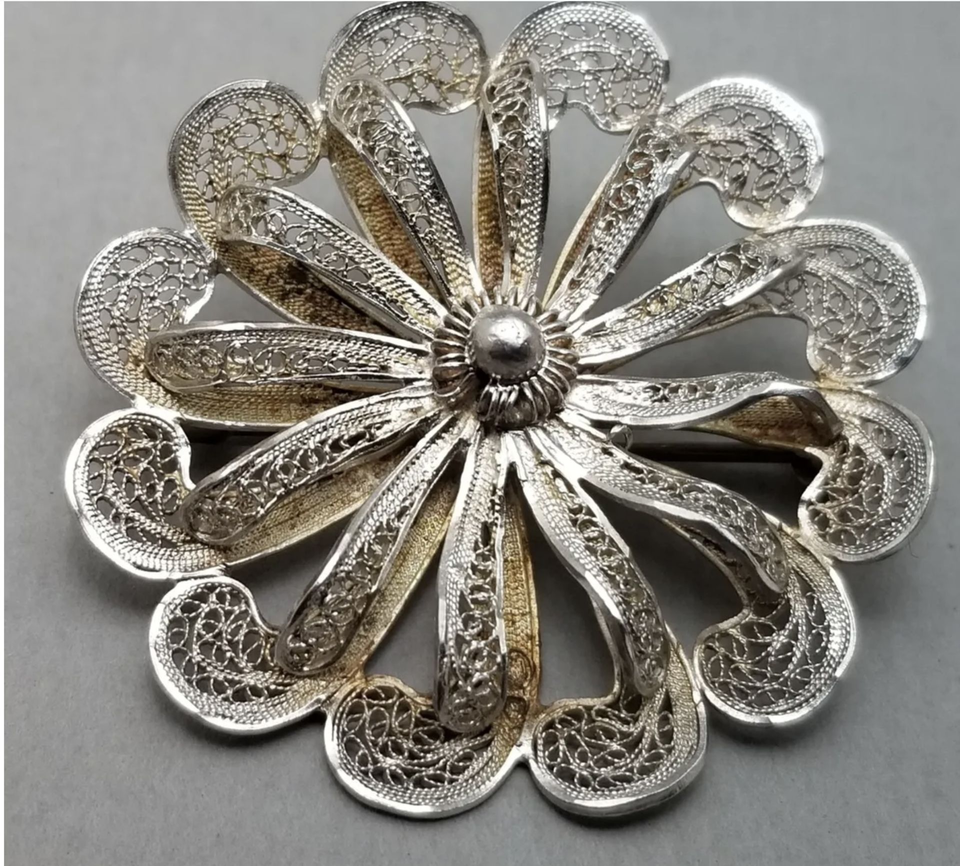 Vintage Silver Filigree Floral Broach 5.9g - Image 2 of 4