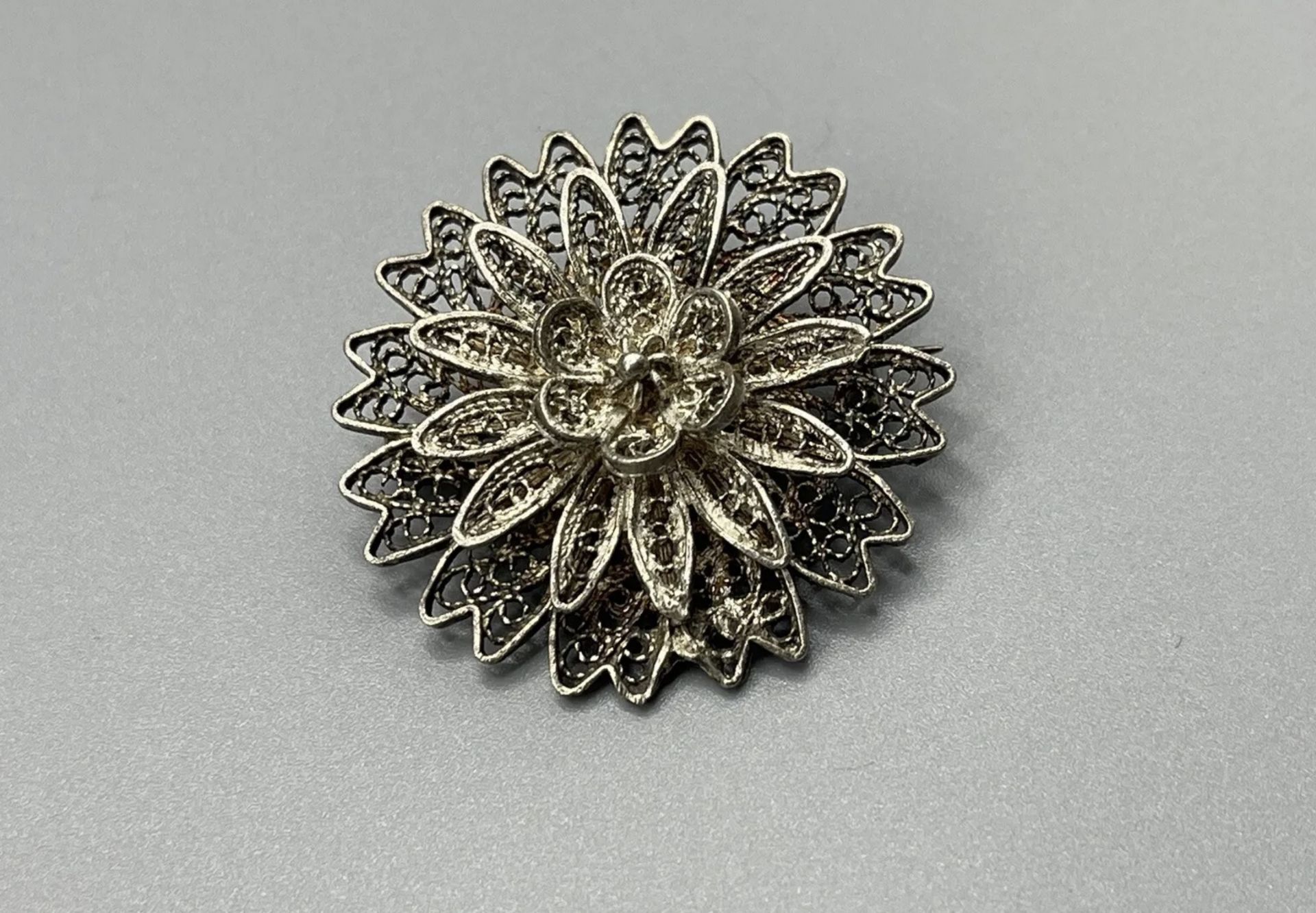 Vintage Filigree Flower Brooch Unmarked Silver Pin Sweetheart Floral Intricate - Bild 5 aus 5