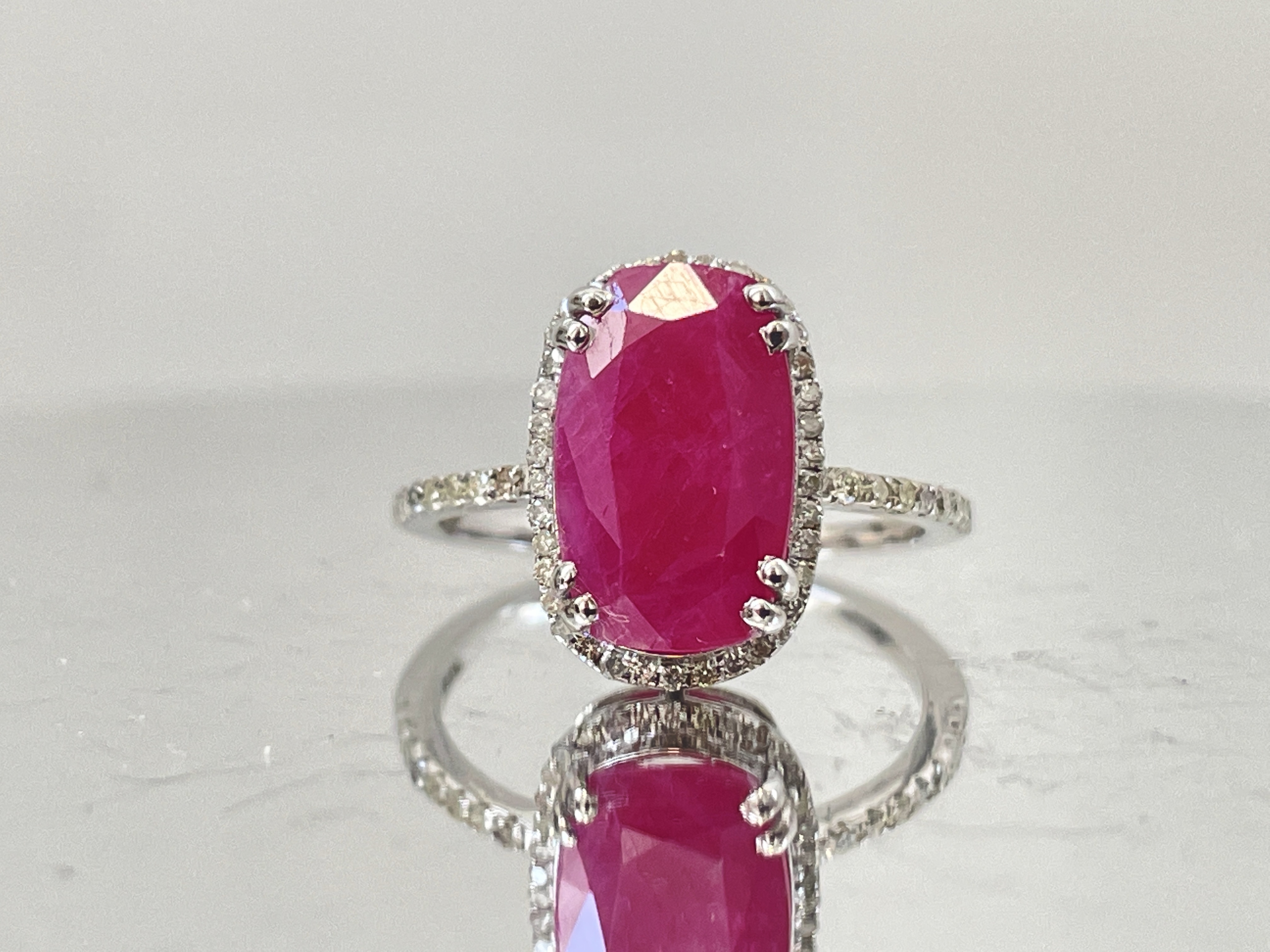 Natural Burma Ruby 4.12 Ct With Natural Diamonds & 18k Gold - Image 2 of 6