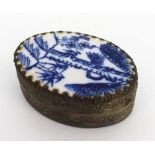 Oriental Blue & White Compact