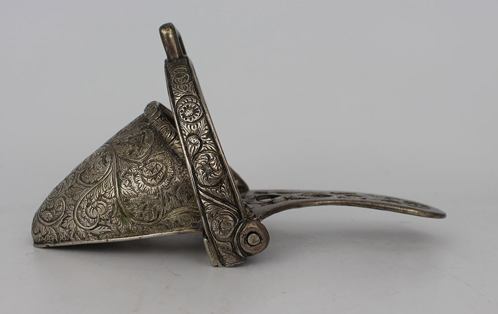 Interesting Early Antique Profusely Decorated Shoe Stirrup - Image 2 of 5