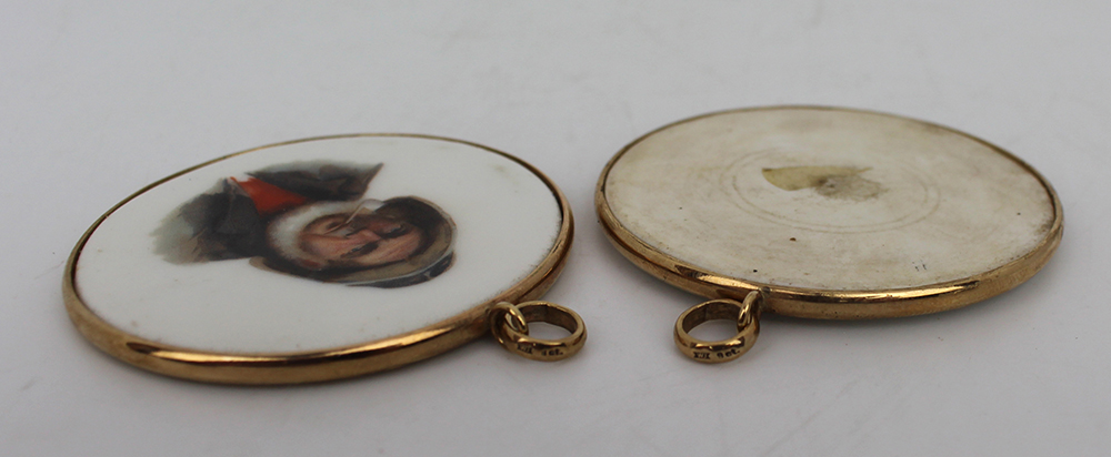 Pair of Antique Hand Painted Porcelain Plaques in 9ct Gold Surrounds - Image 4 of 4