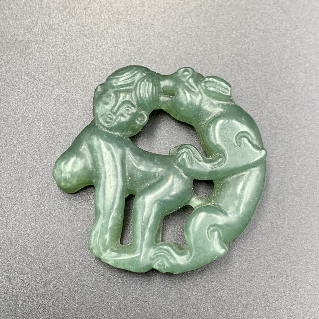 VBY-600, Wonderful Hand Carved Vintage Chinese Green Jade. - Image 2 of 4