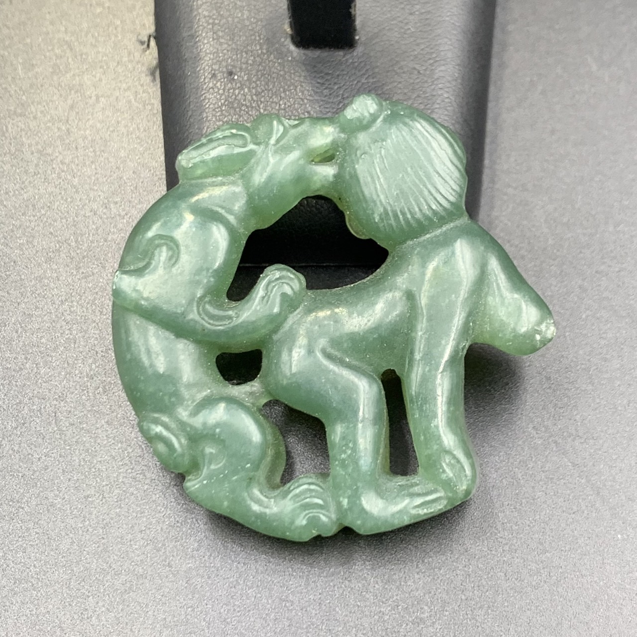 VBY-600, Wonderful Hand Carved Vintage Chinese Green Jade. - Image 3 of 4