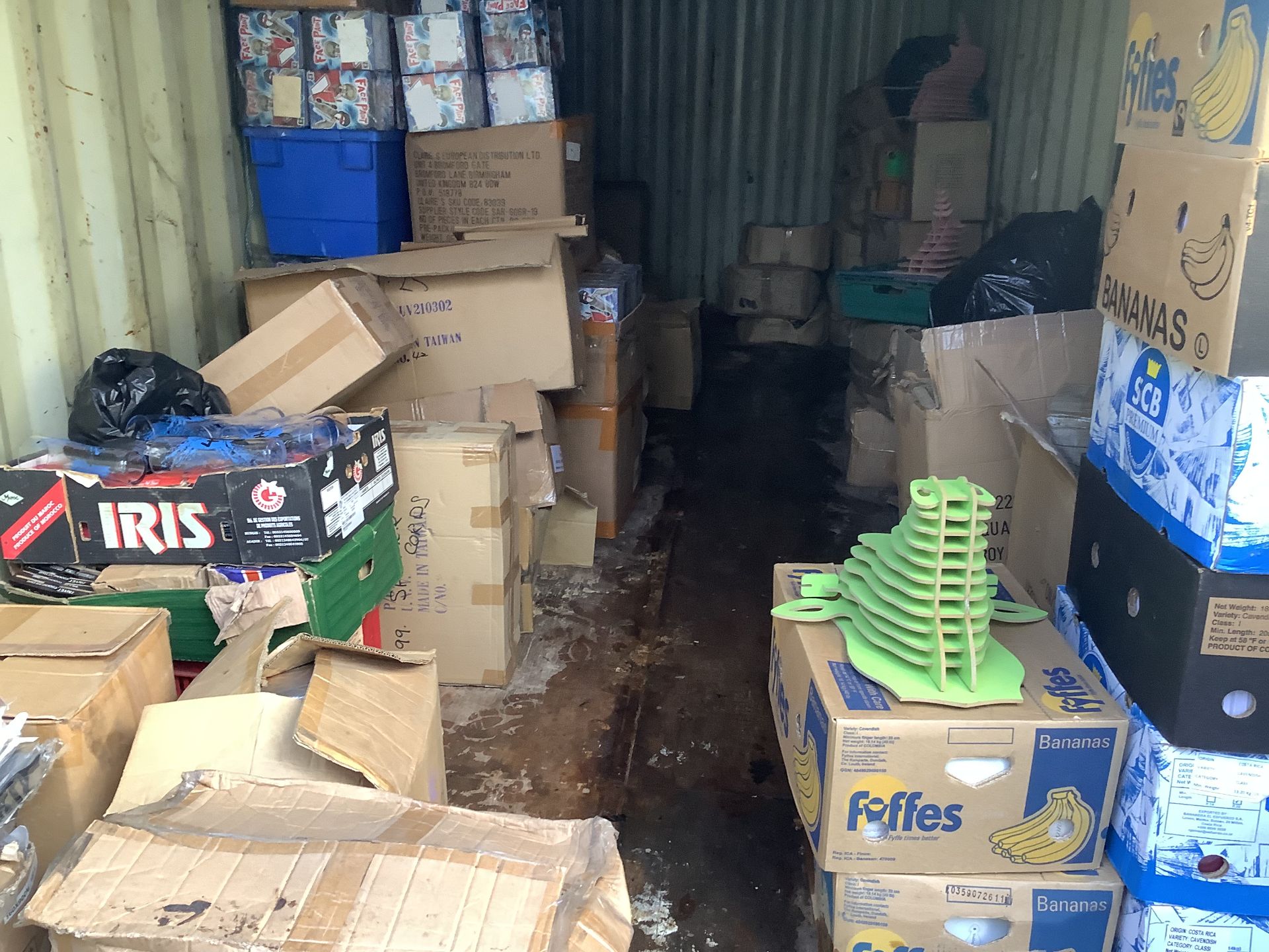 CONTENTS OF CONTAINER APPROX 10,000 ITEMS RETAIL VALUE £10 K plus