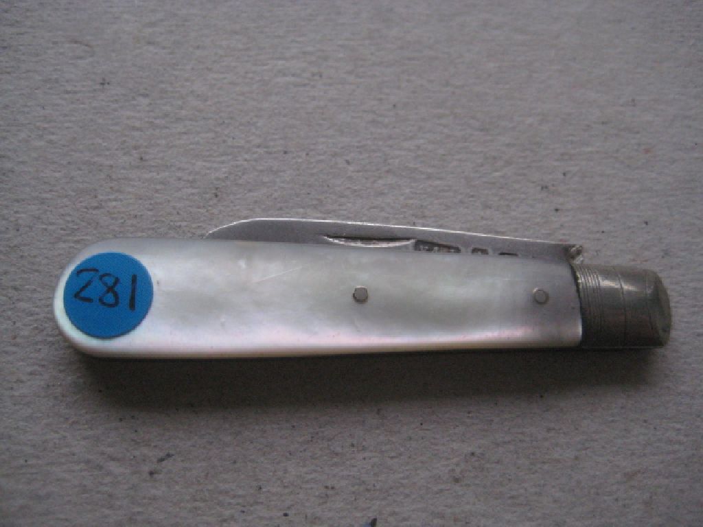 George V Mother of Pearl Hafted Silver Bladed Folding Fruit Knife - Image 5 of 6