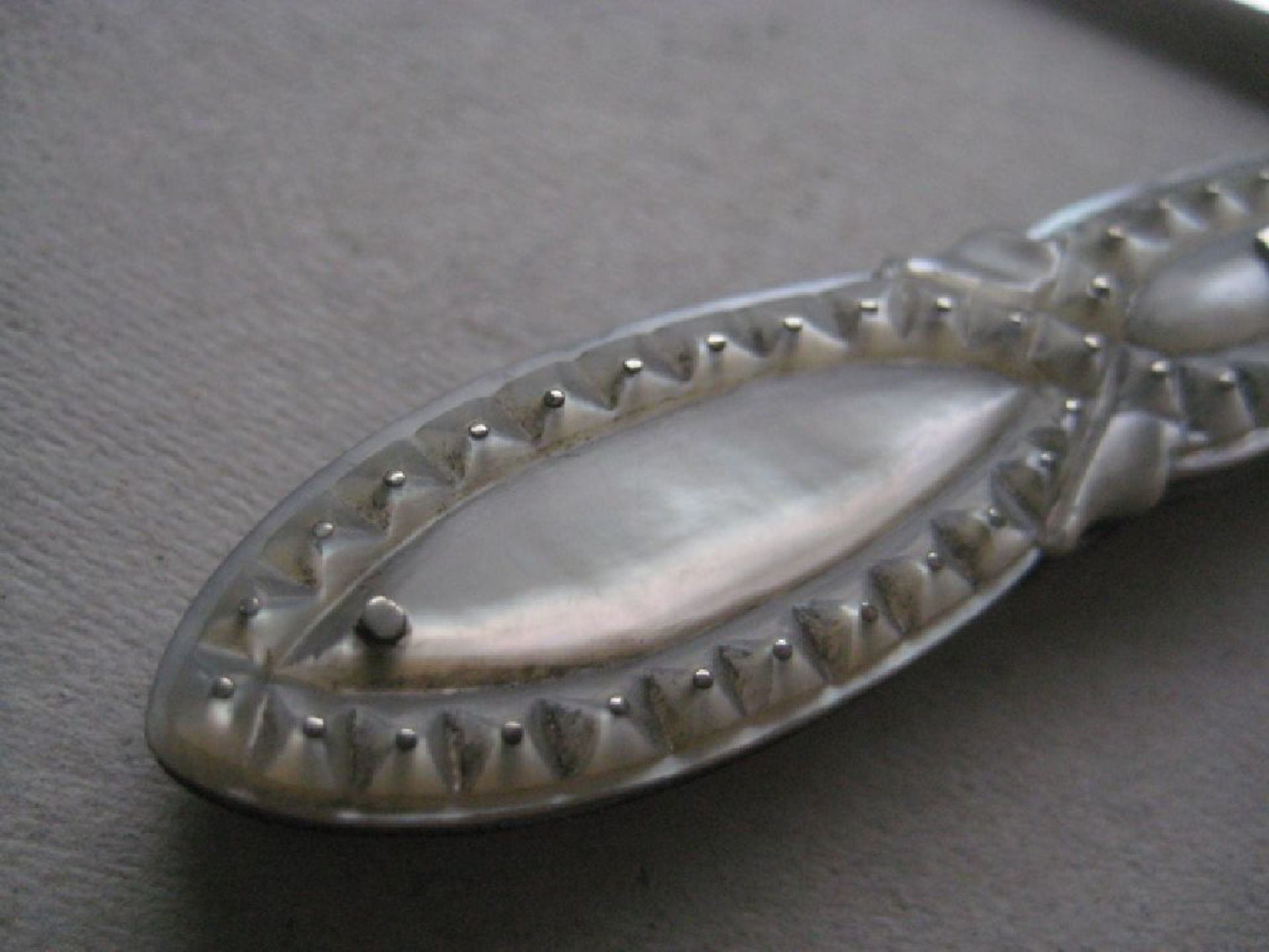 Victorian Carved Mother of Pearl Silver Fruit Knife - Image 5 of 9