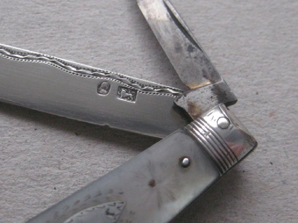 George Iii Mother of Pearl Hafted Twin Bladed Silver Bladed Folding Fruit Knife - Image 4 of 8