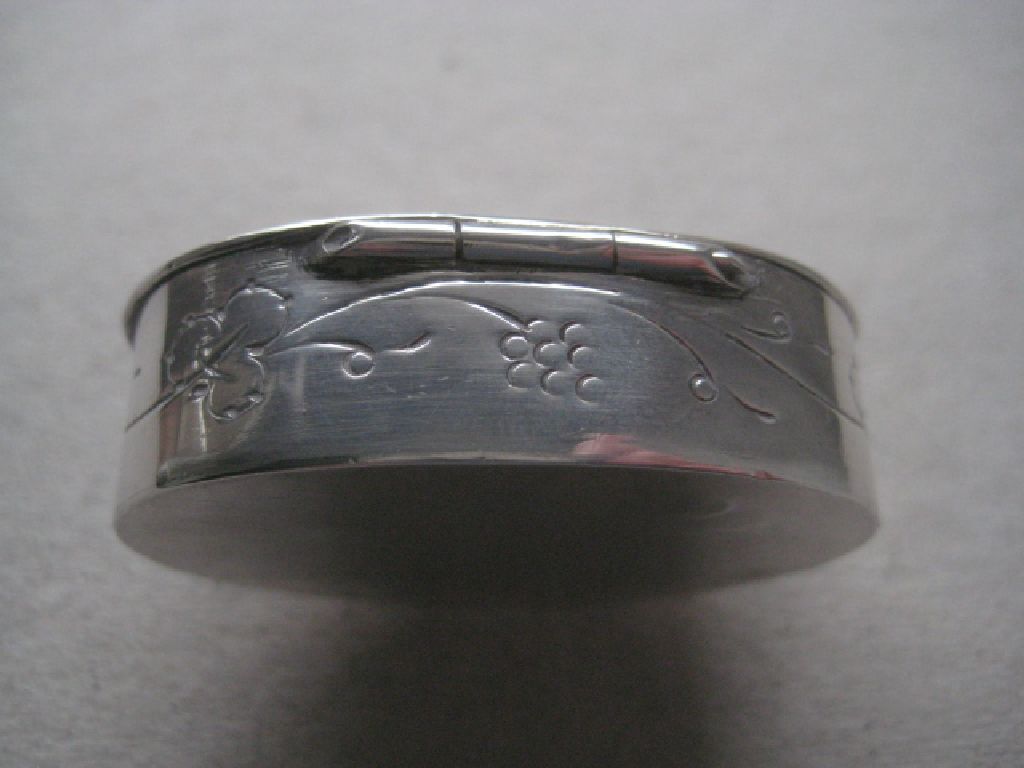 Vintage Continental Silver Pill Box - Image 4 of 8